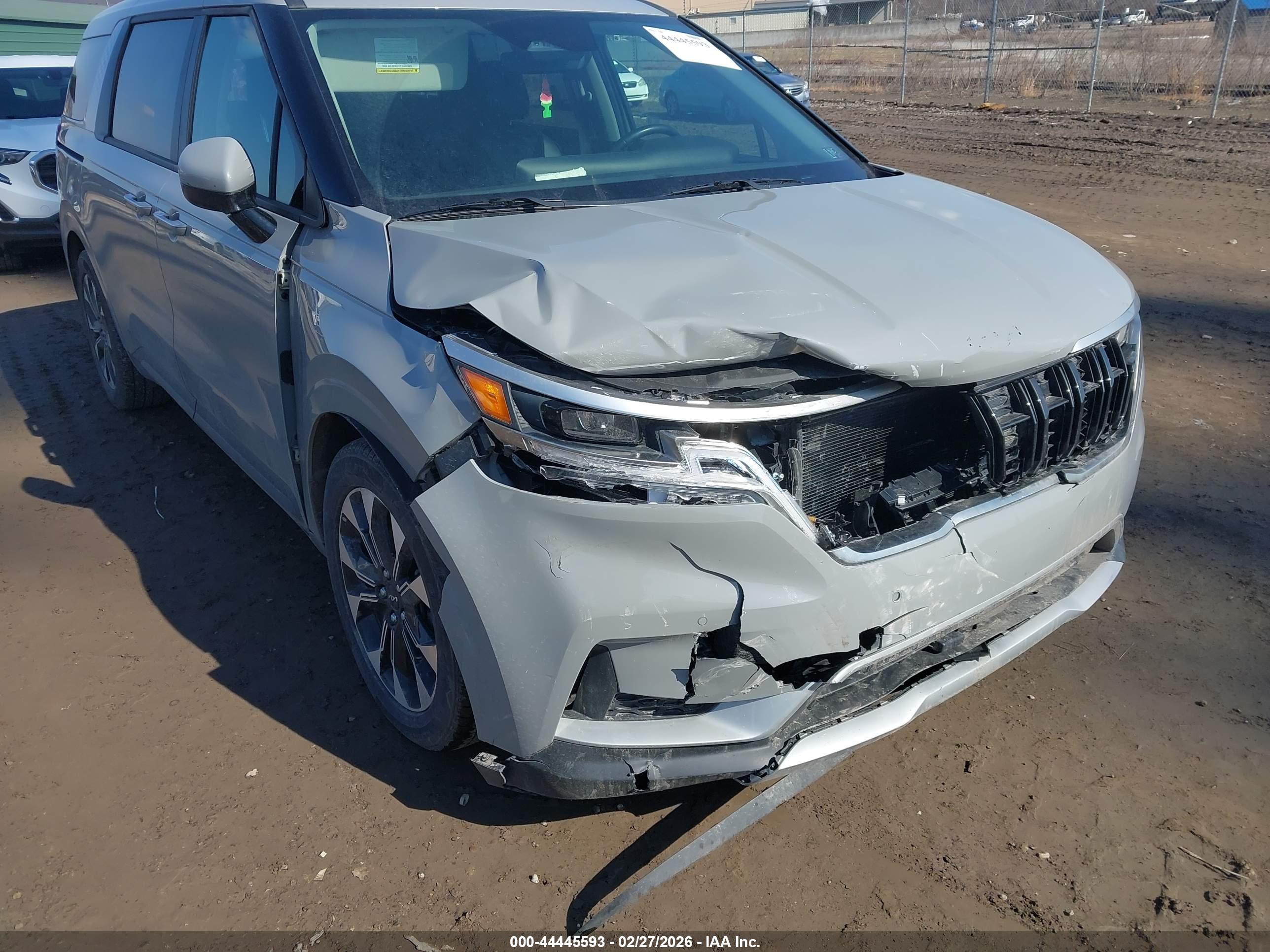 KIA CARNIVAL image 6