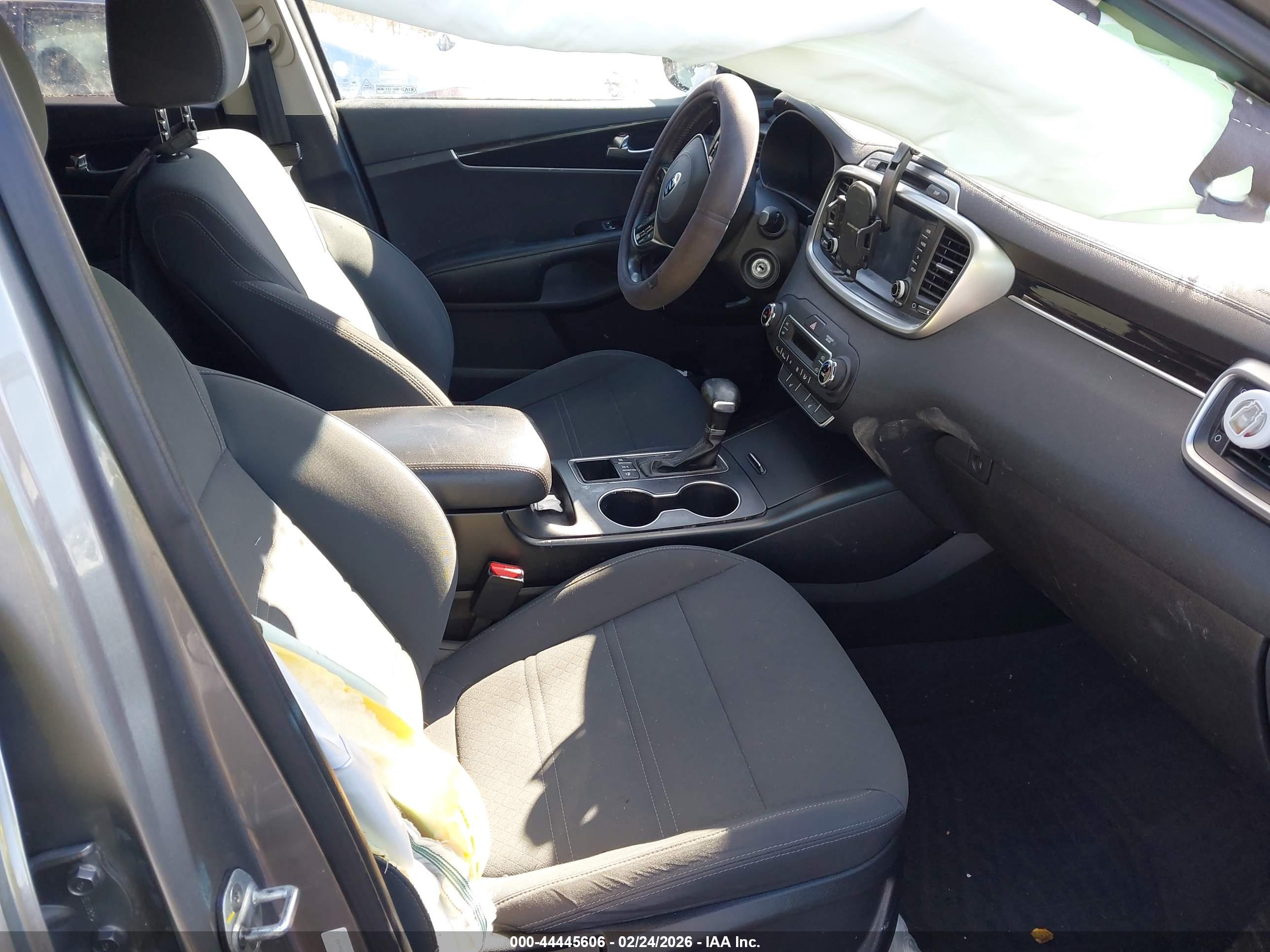 KIA SORENTO image 5