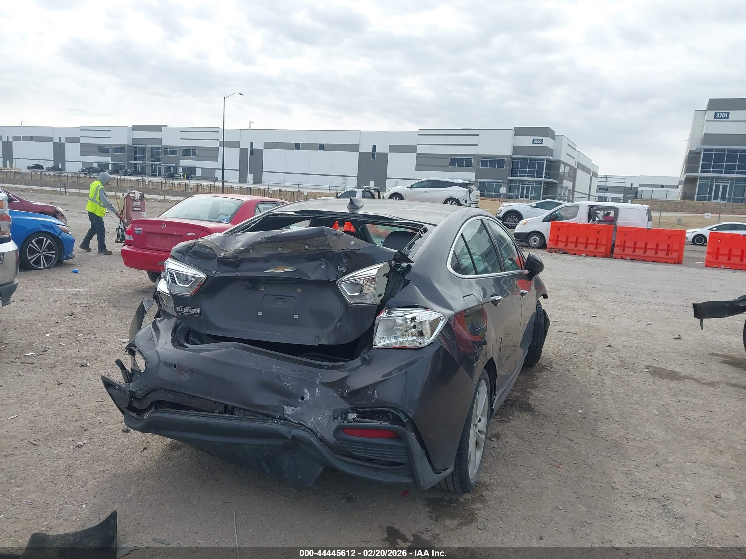 CHEVROLET CRUZE image 4