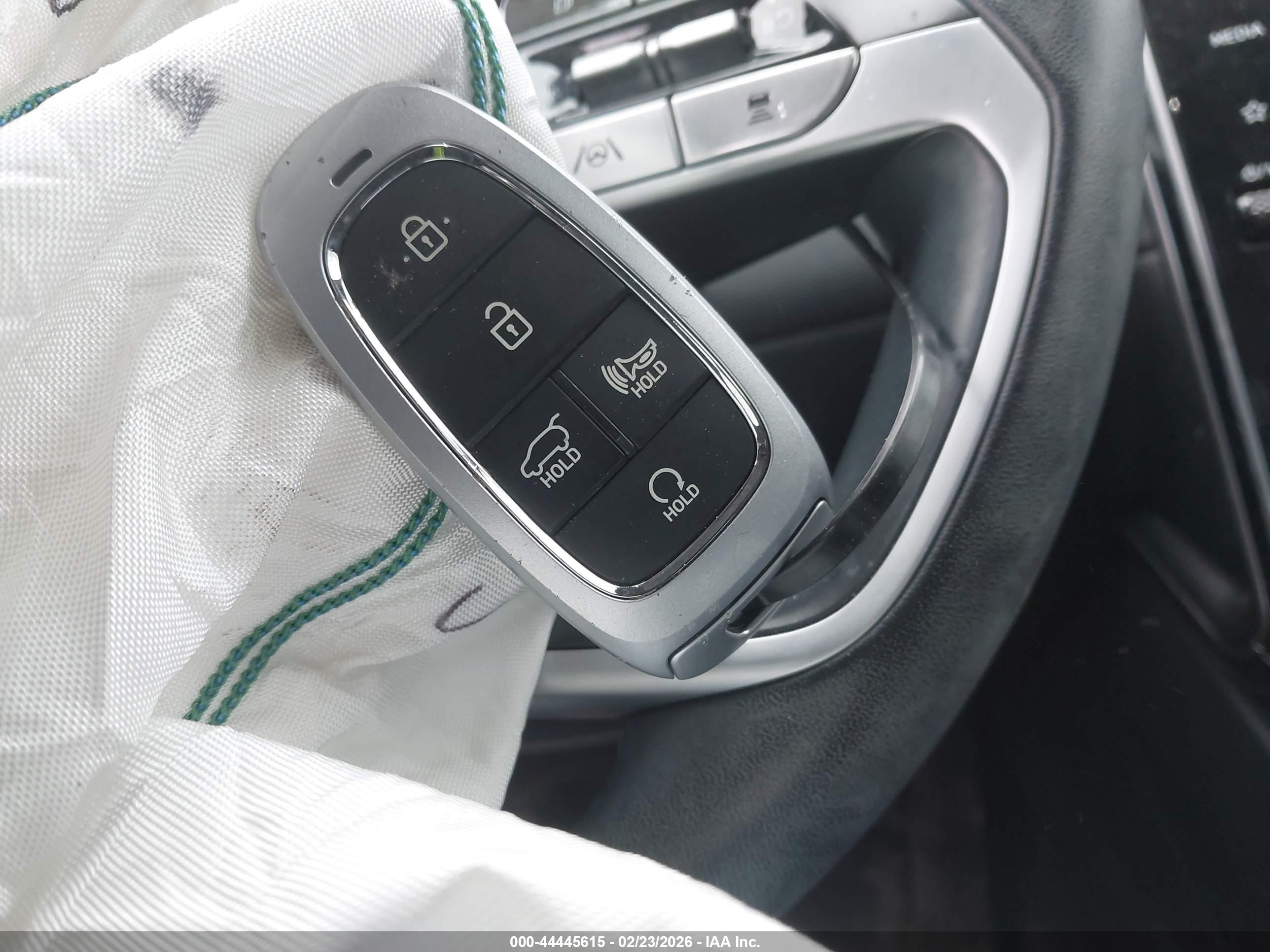 HYUNDAI TUCSON image 11