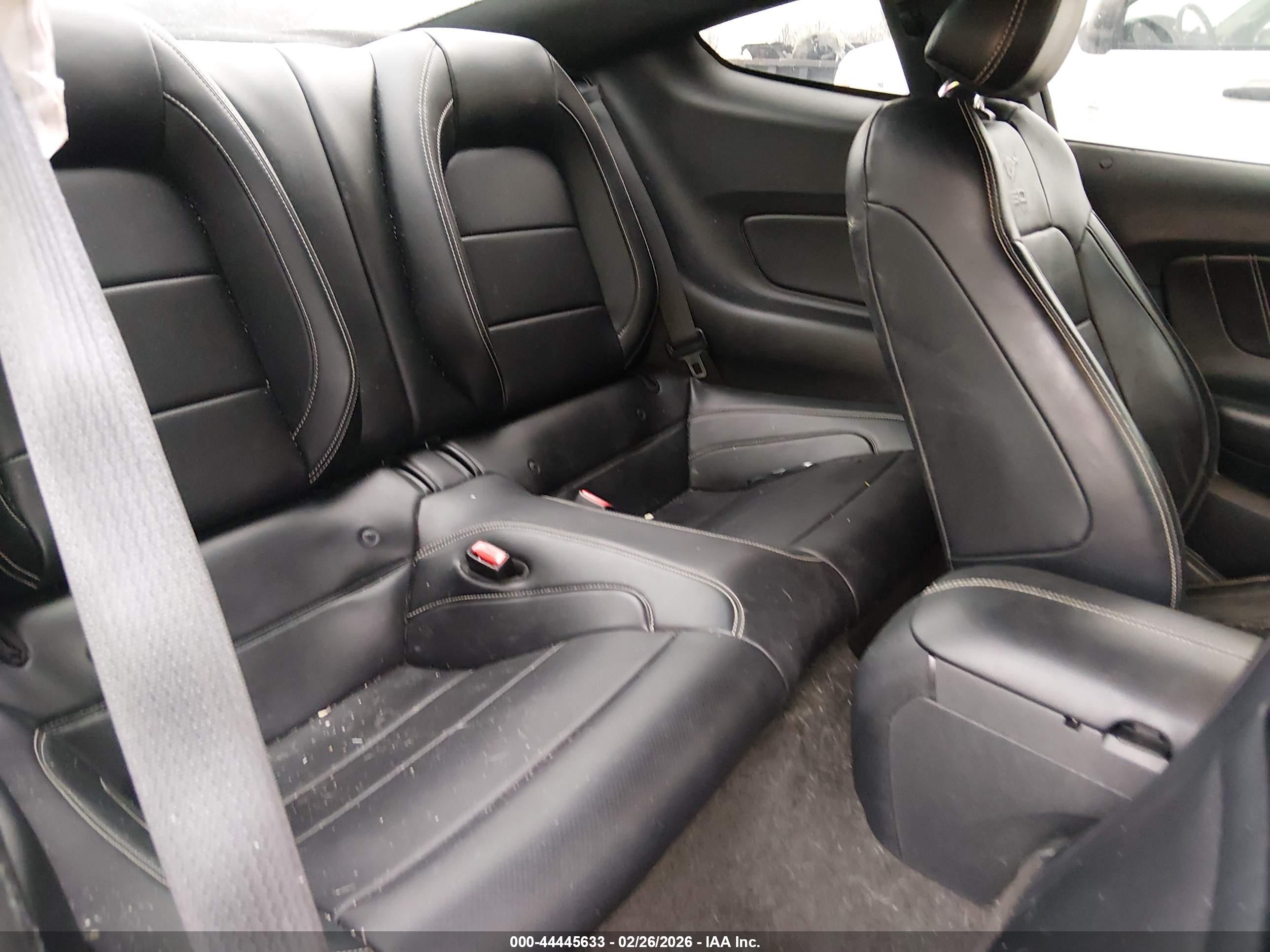 FORD MUSTANG image 8