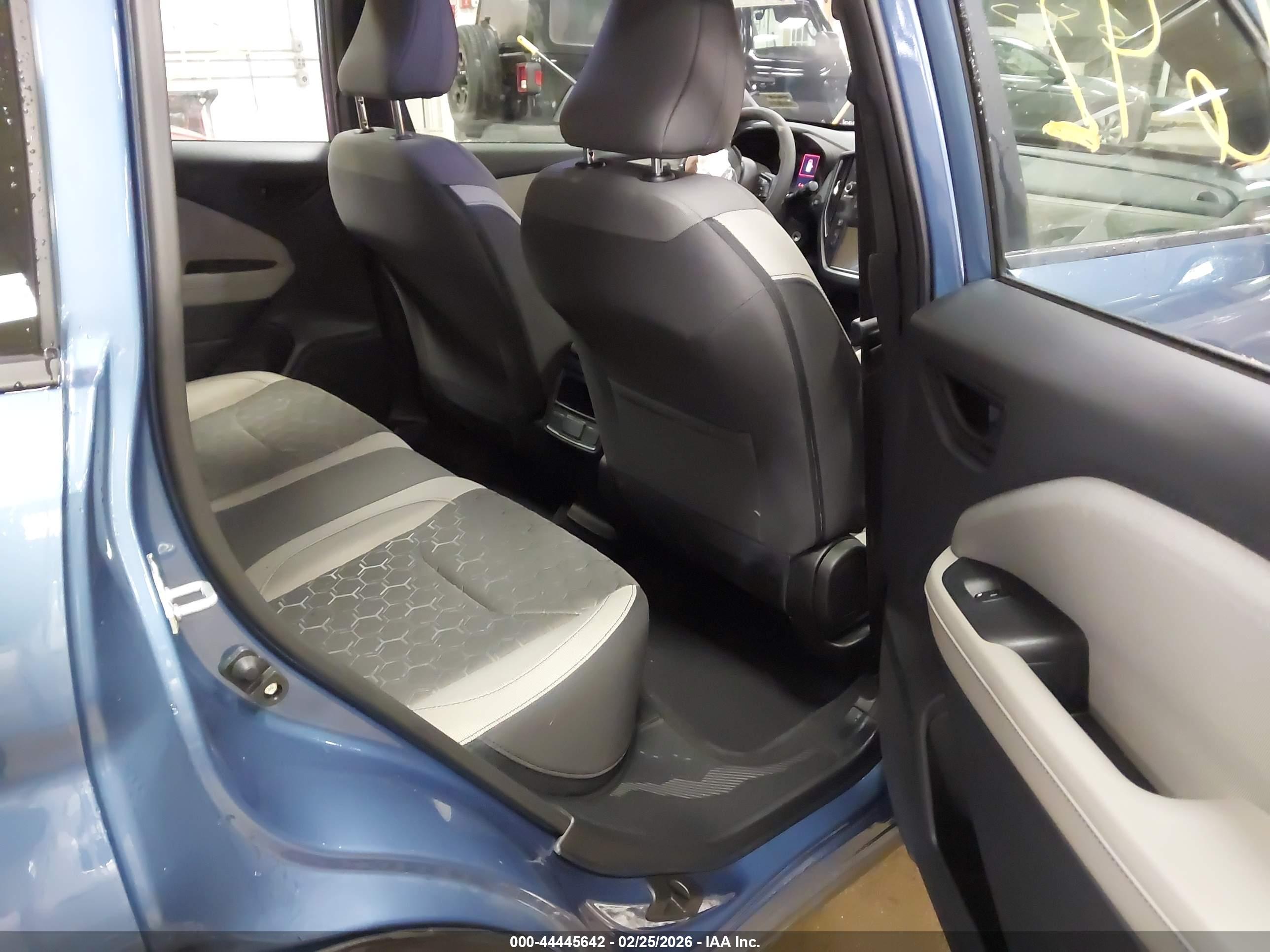 SUBARU FORESTER image 8