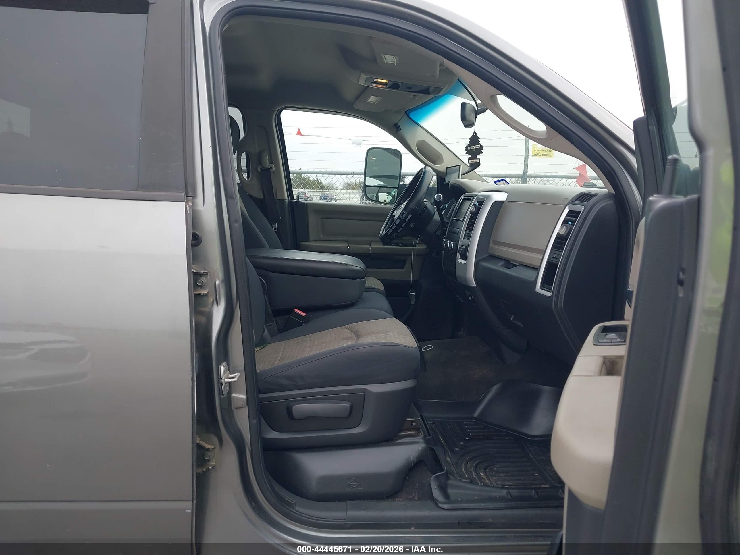DODGE RAM image 5