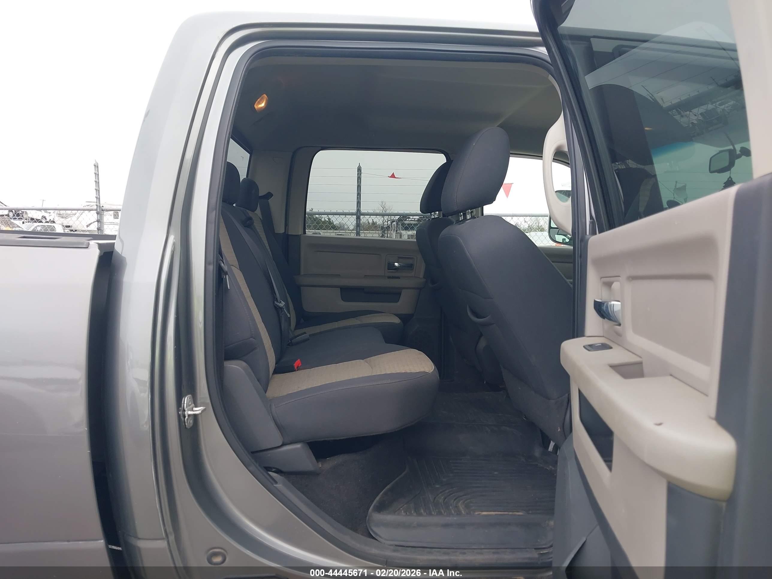 DODGE RAM image 8