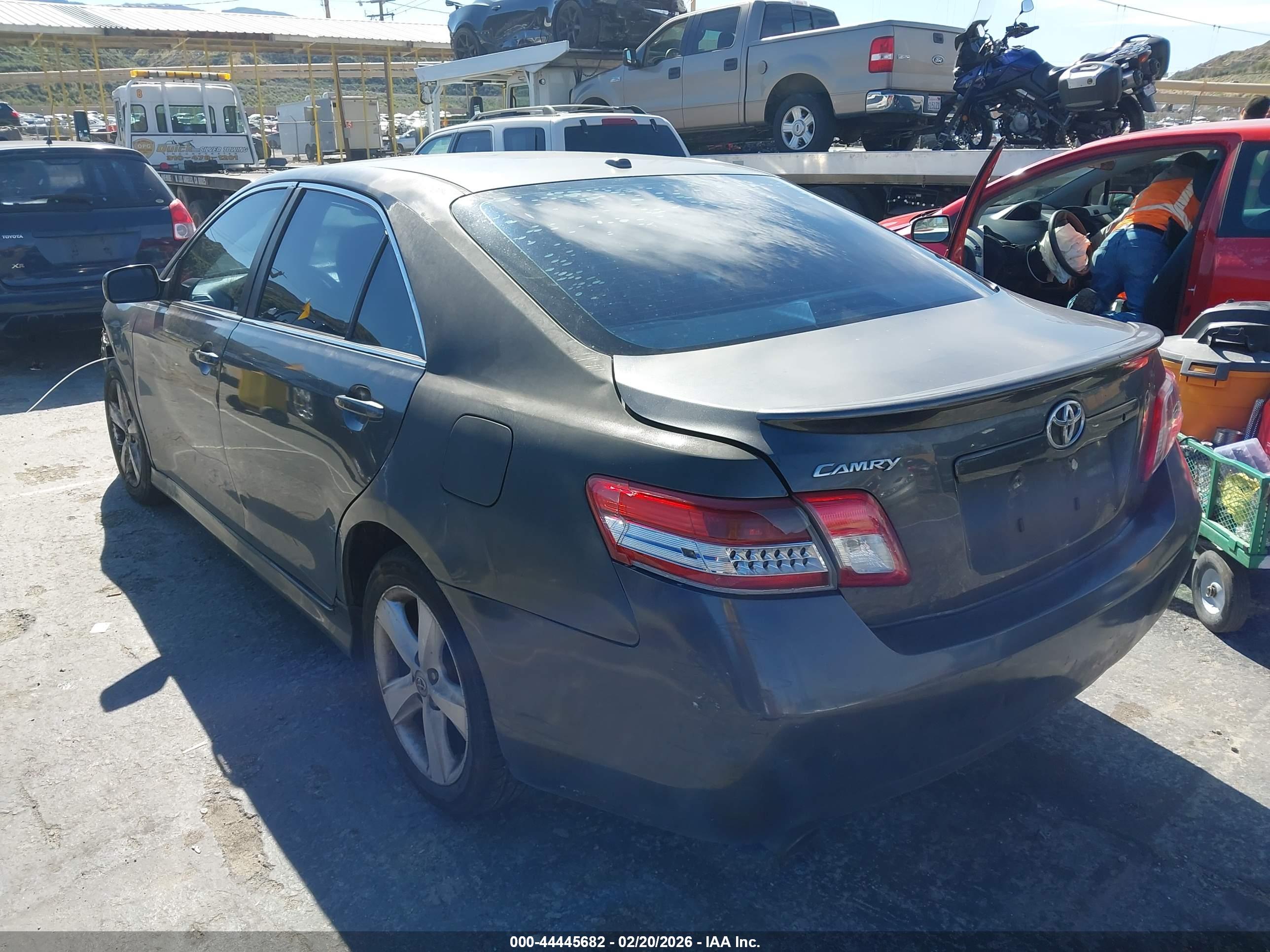 TOYOTA CAMRY image 3