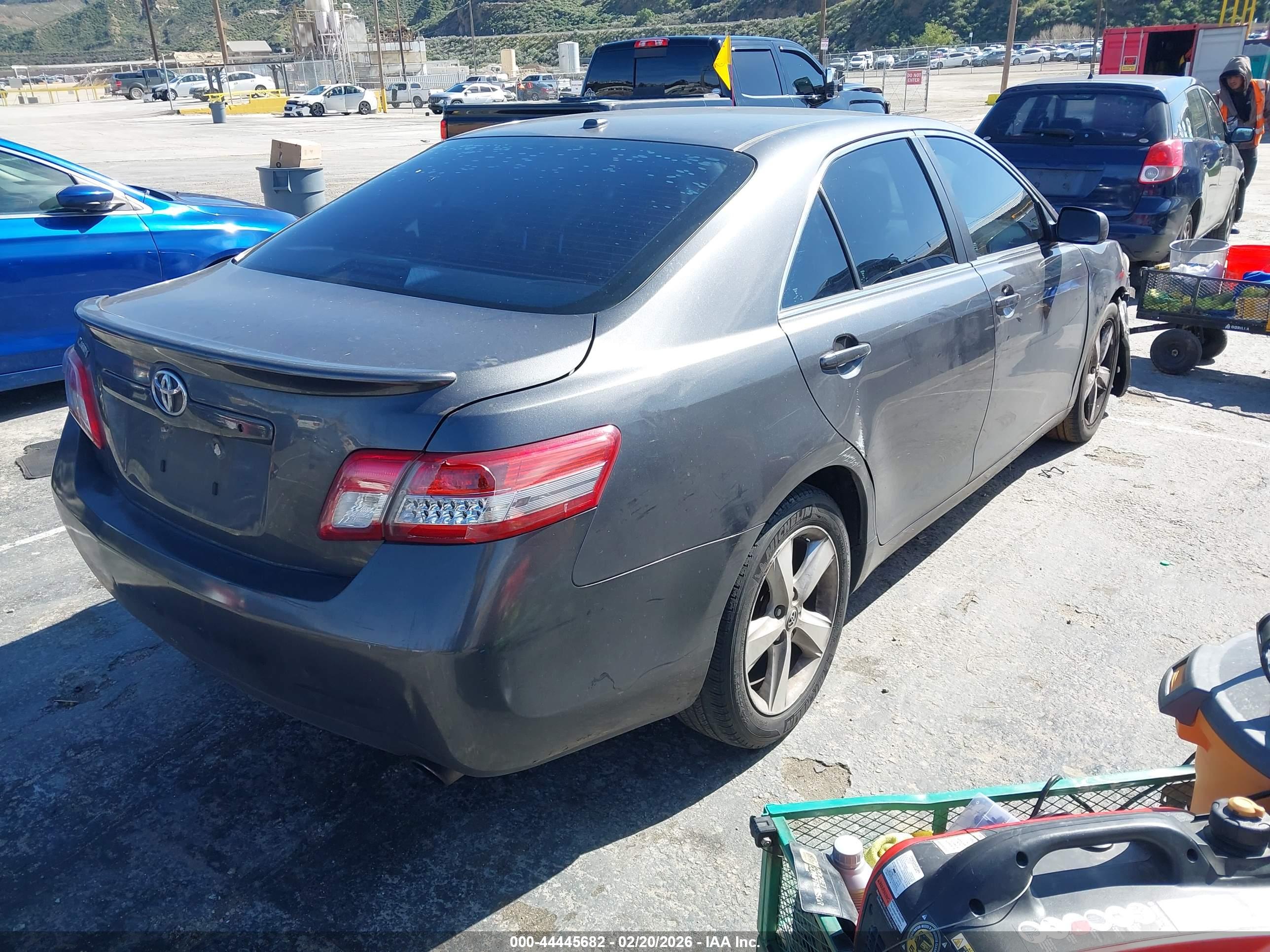 TOYOTA CAMRY image 4