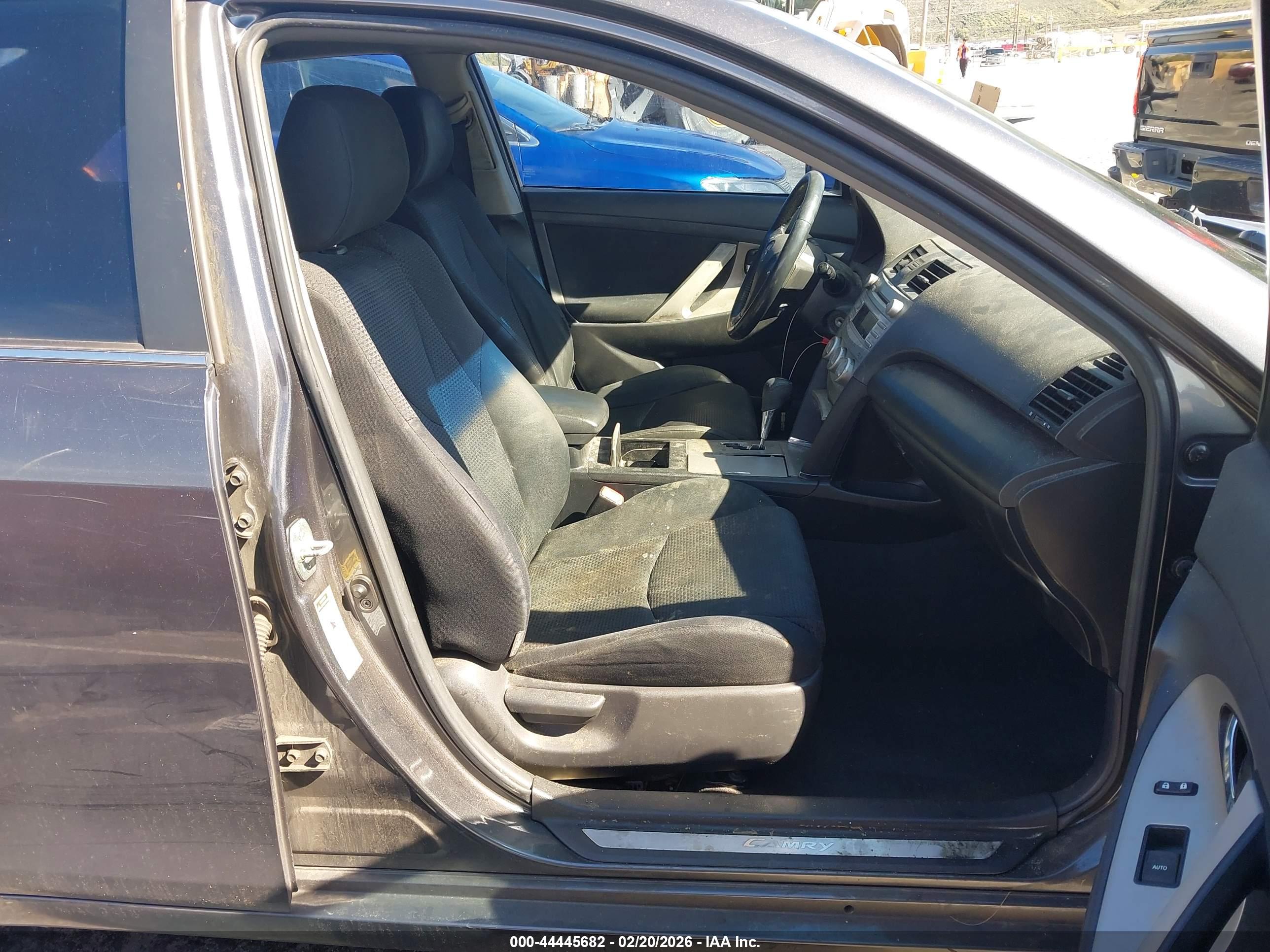 TOYOTA CAMRY image 5