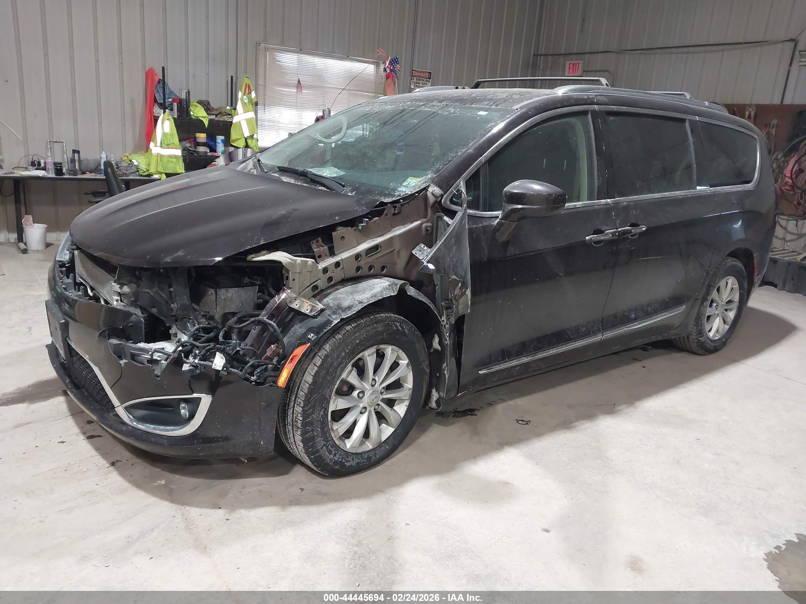 CHRYSLER PACIFICA image 2