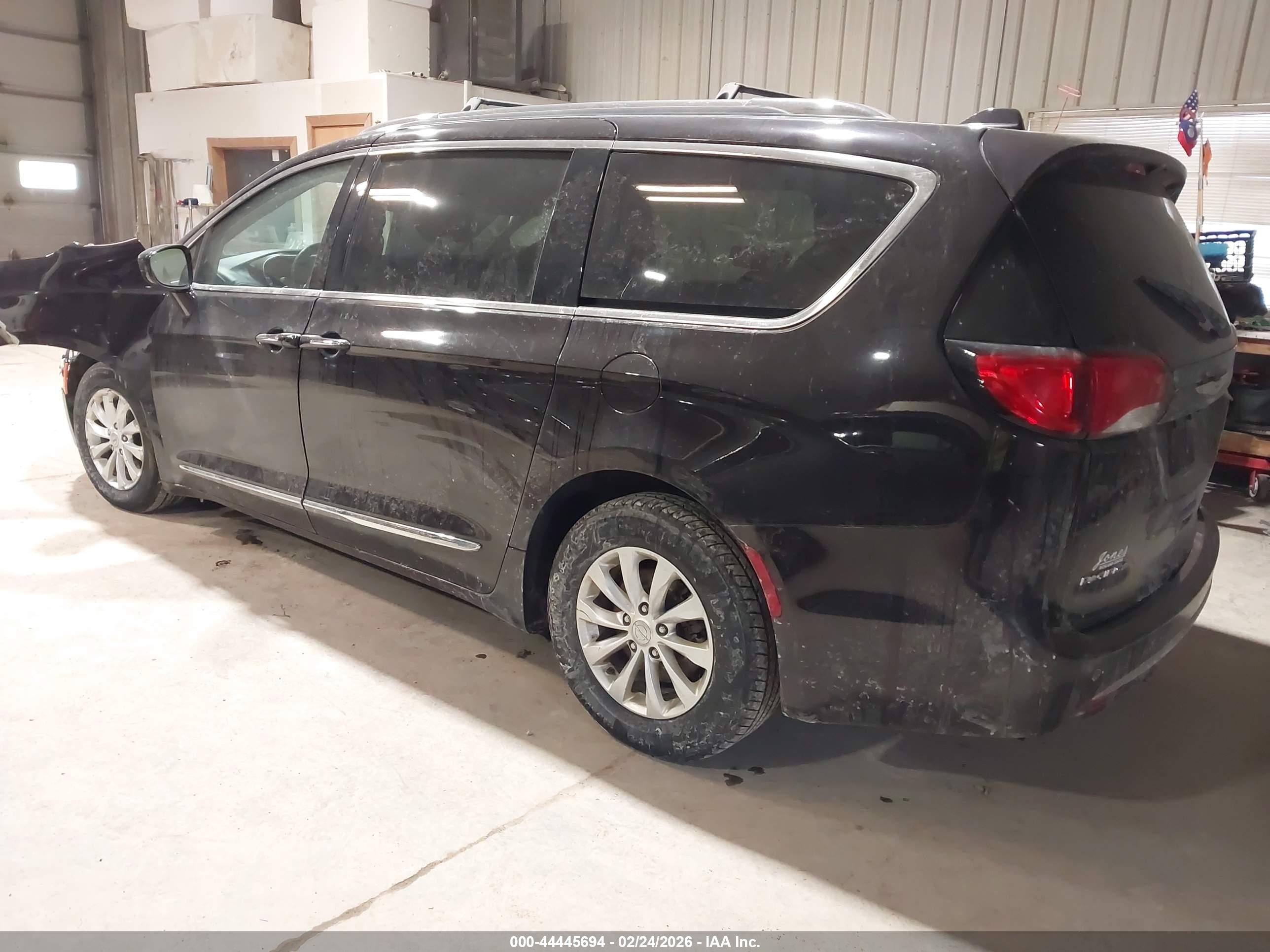 CHRYSLER PACIFICA image 3