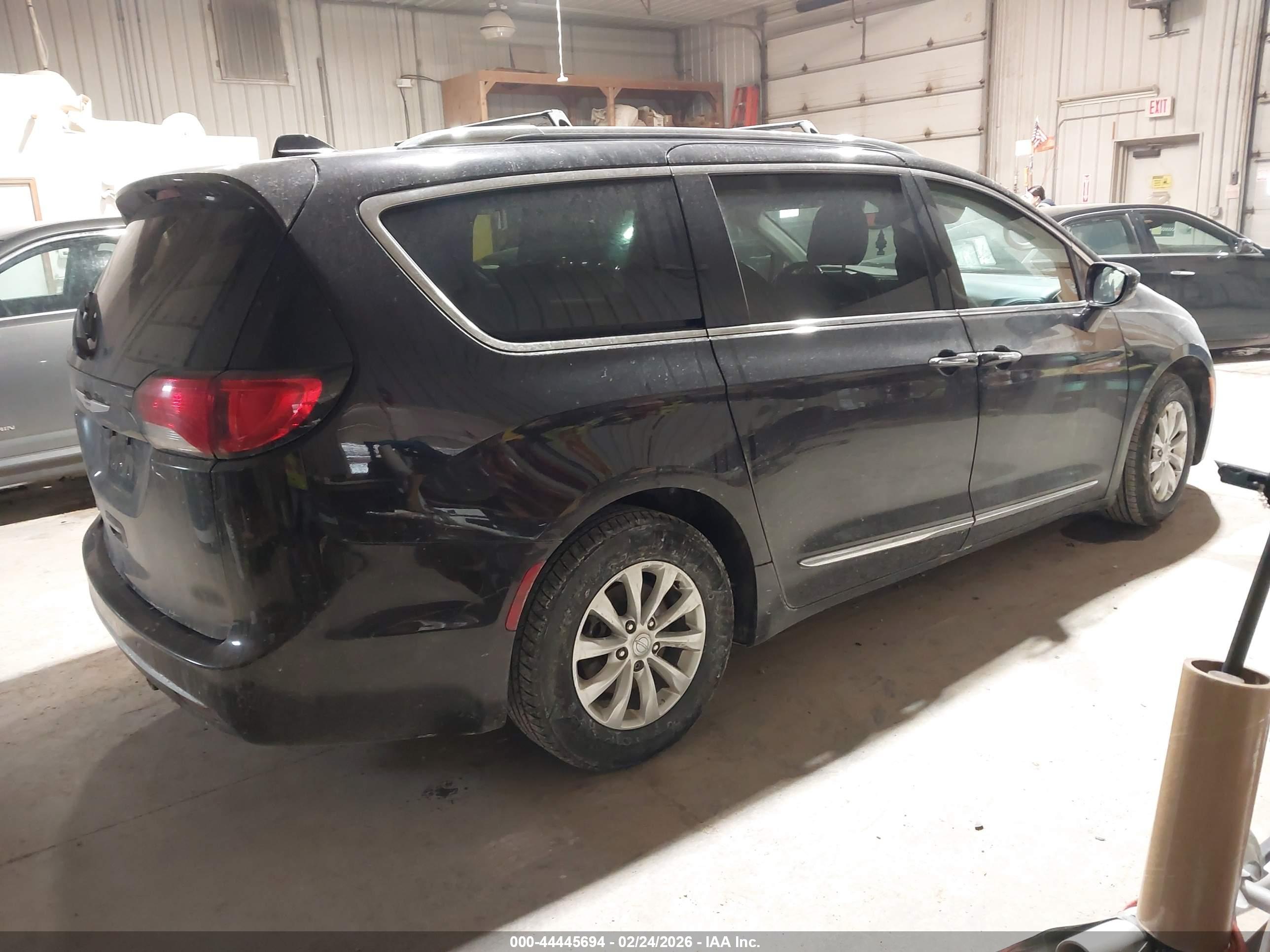 CHRYSLER PACIFICA image 4
