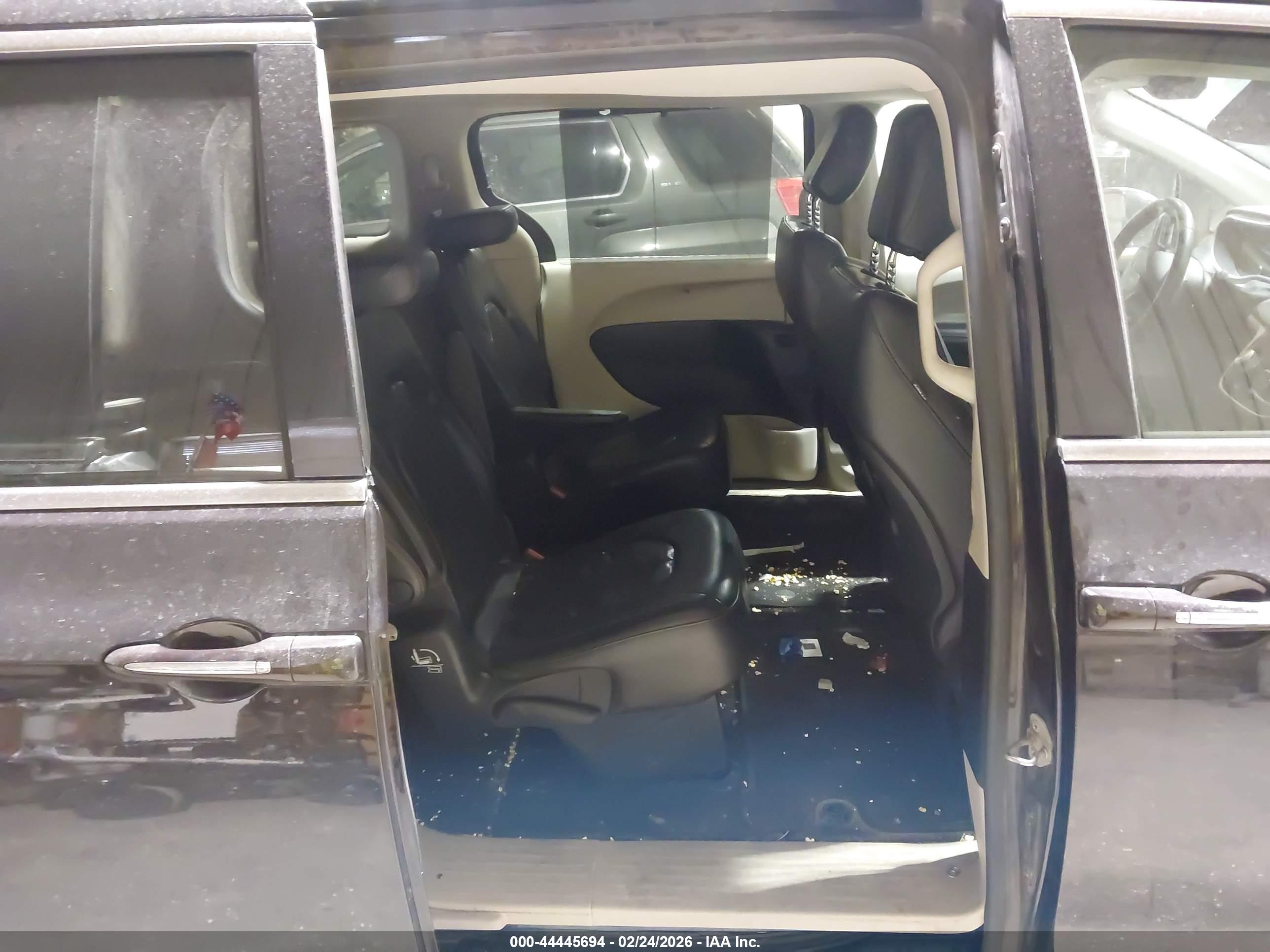 CHRYSLER PACIFICA image 8