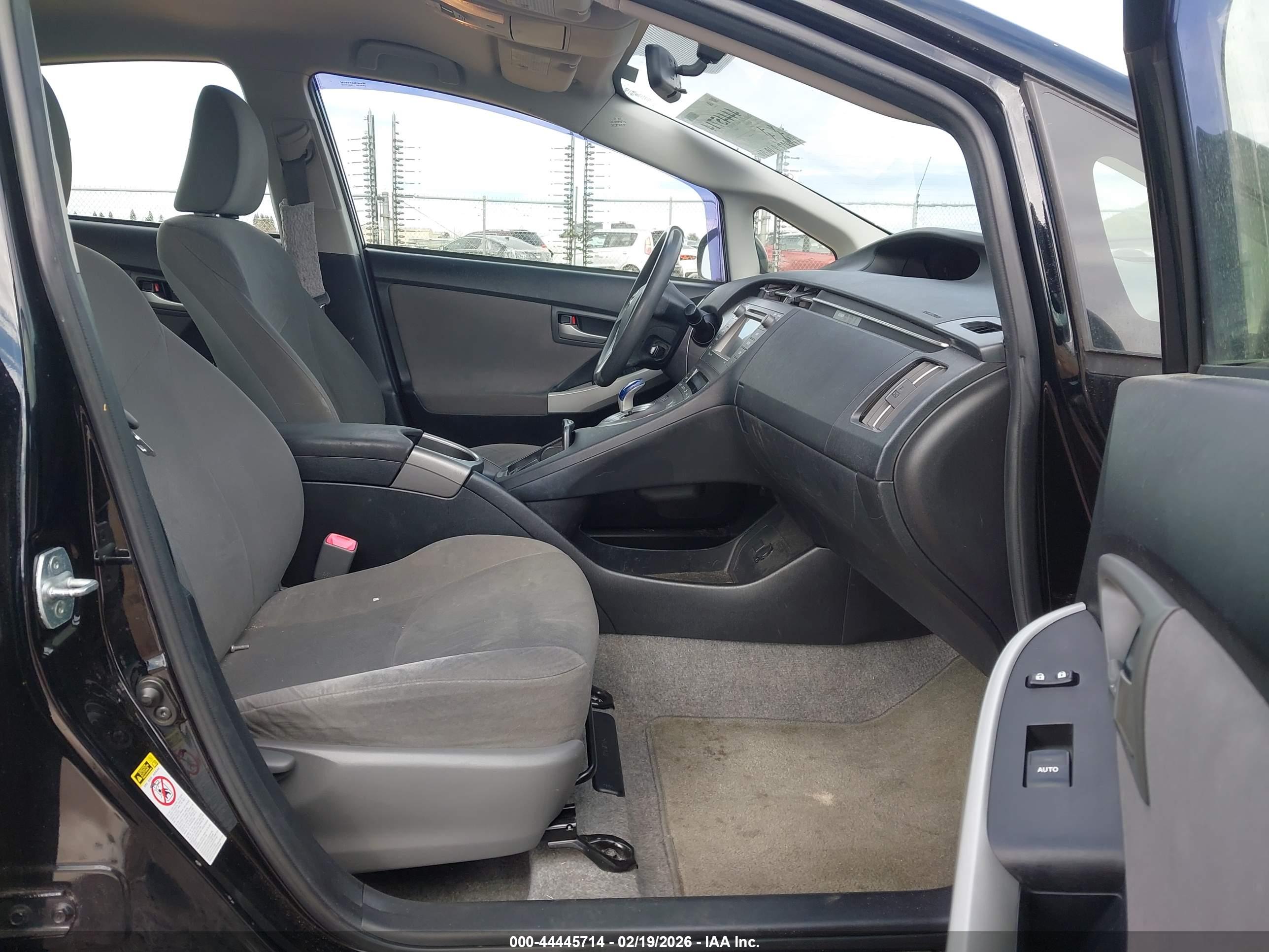 TOYOTA PRIUS image 5