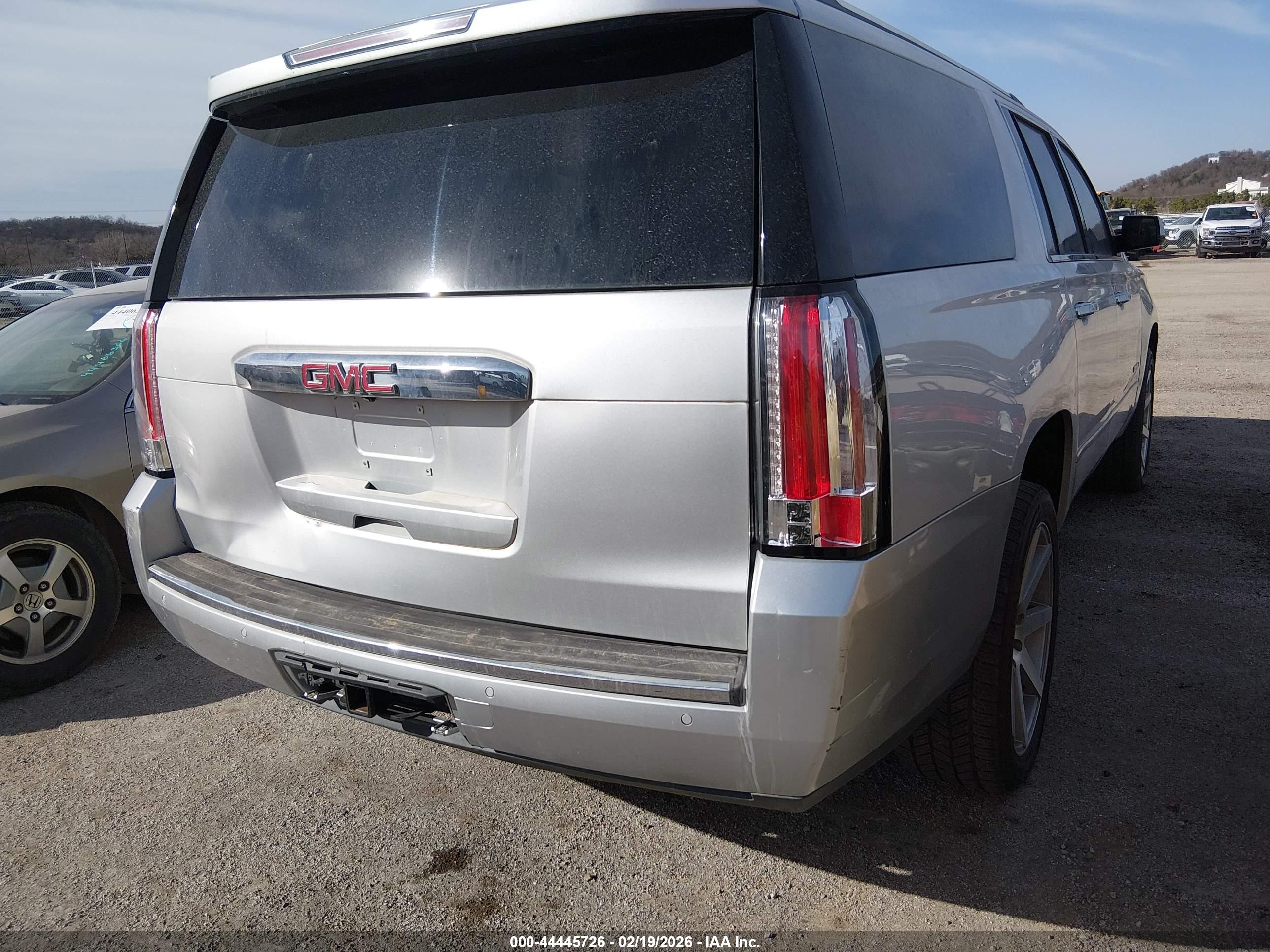 GMC YUKON image 4