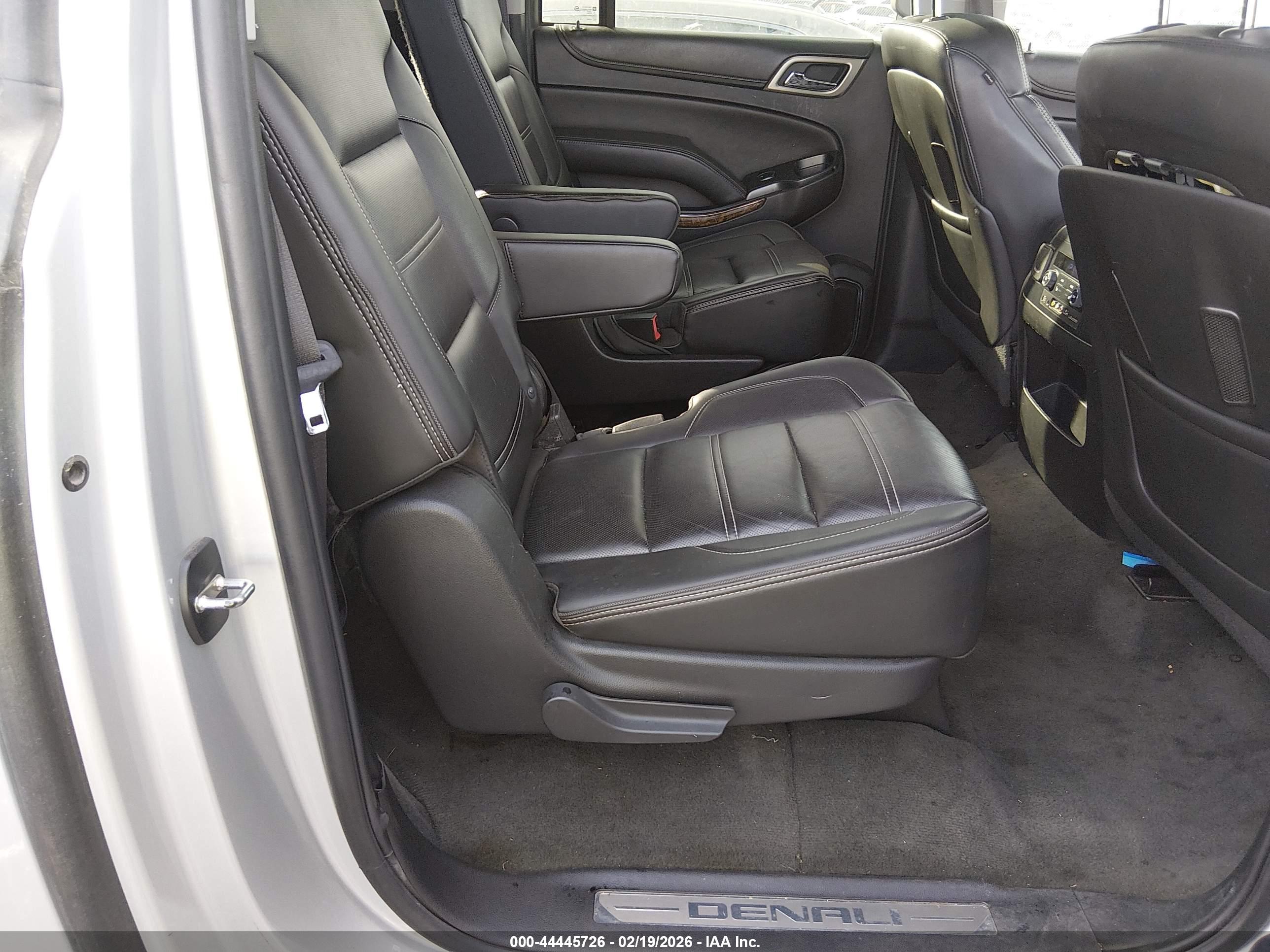 GMC YUKON image 8