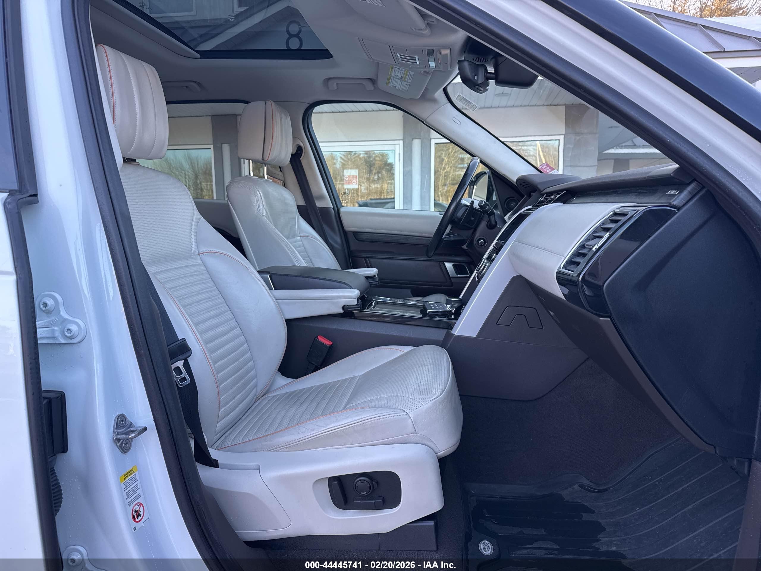 LAND ROVER image 5