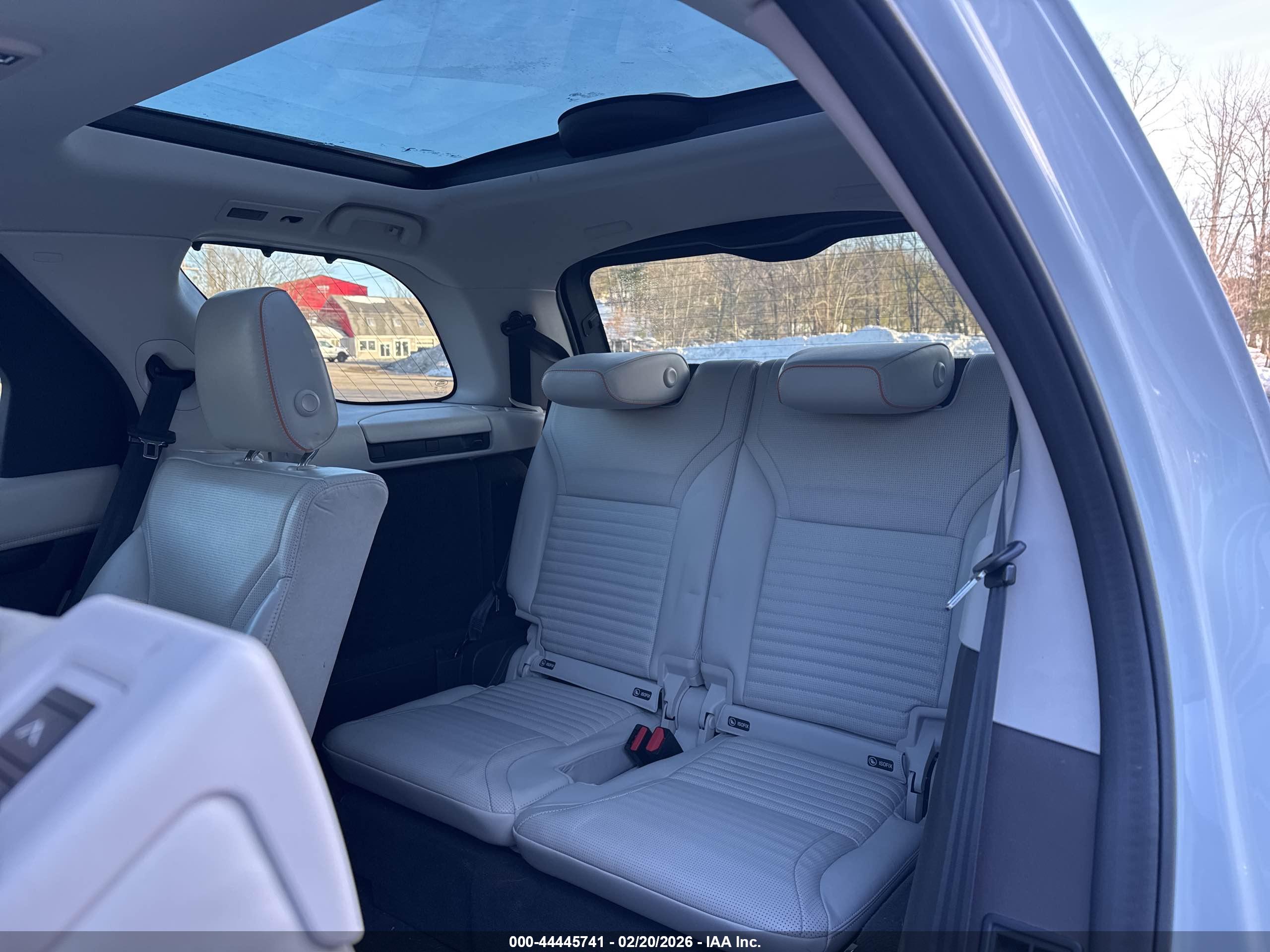 LAND ROVER image 6