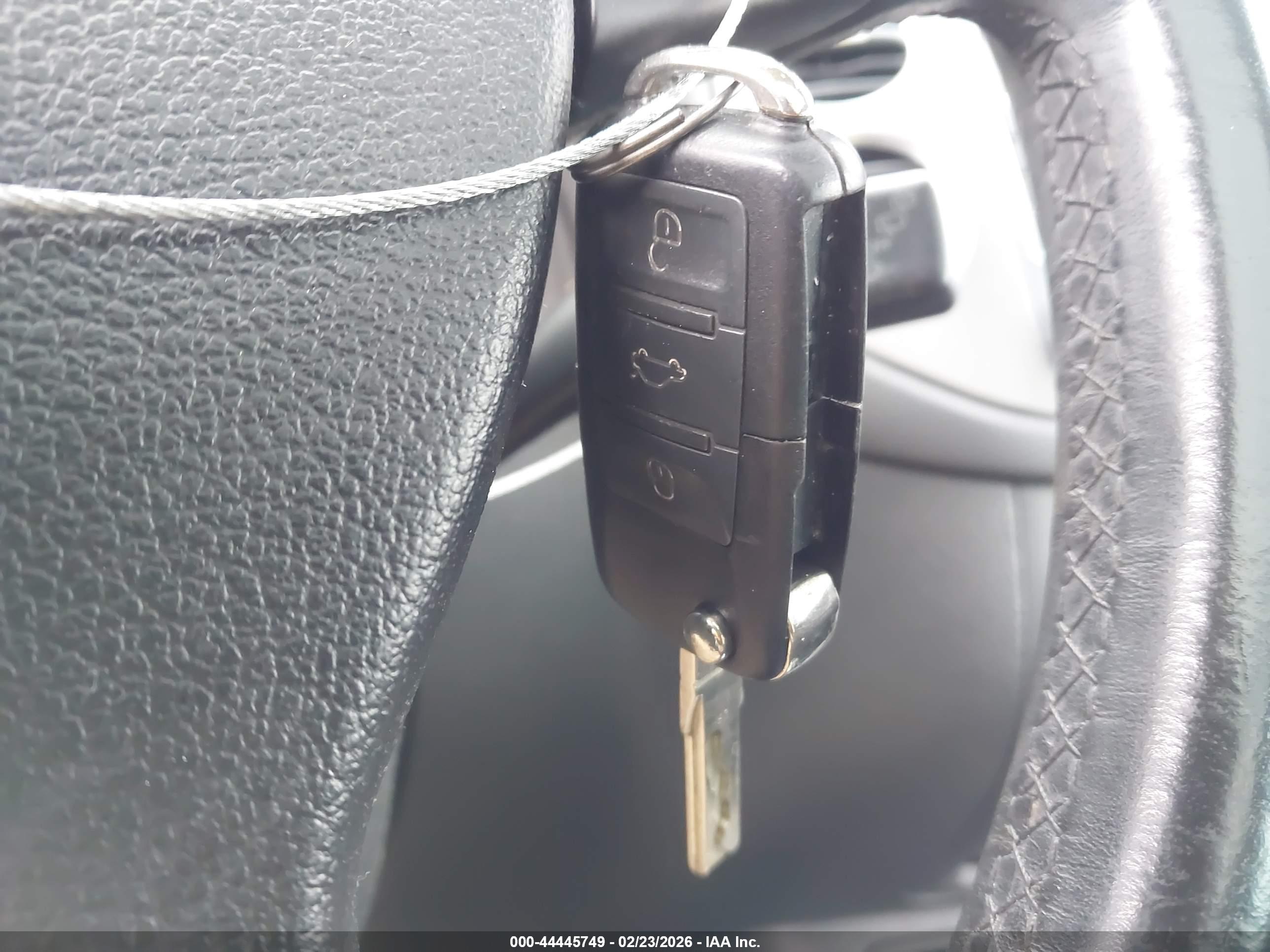 VOLKSWAGEN TIGUAN image 11