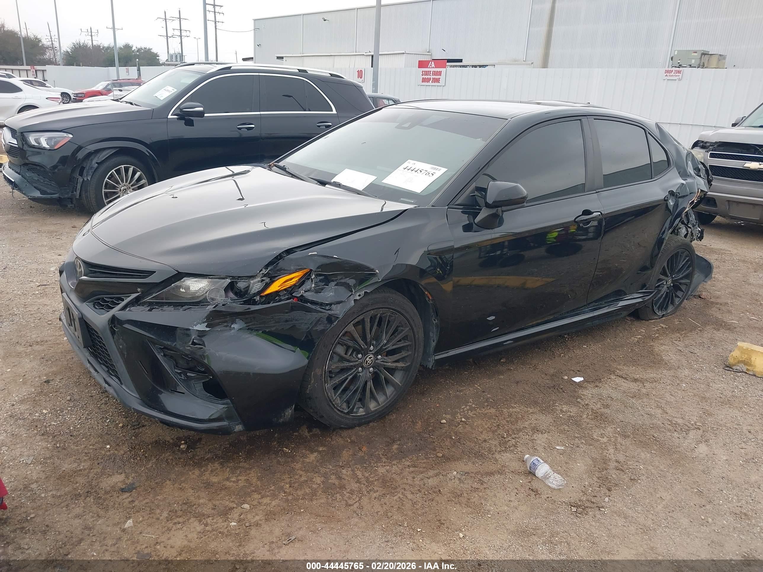 TOYOTA CAMRY image 2