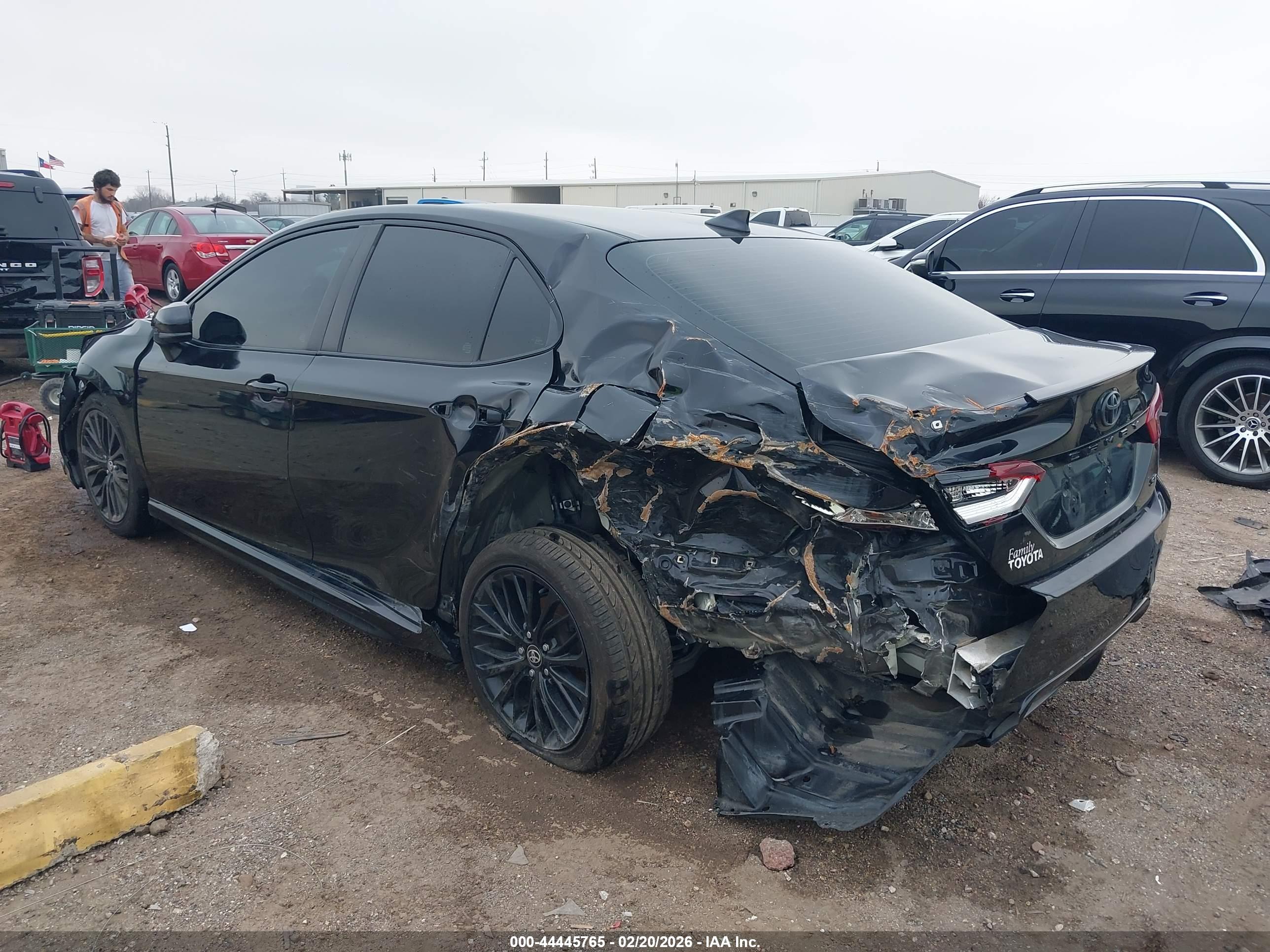 TOYOTA CAMRY image 3