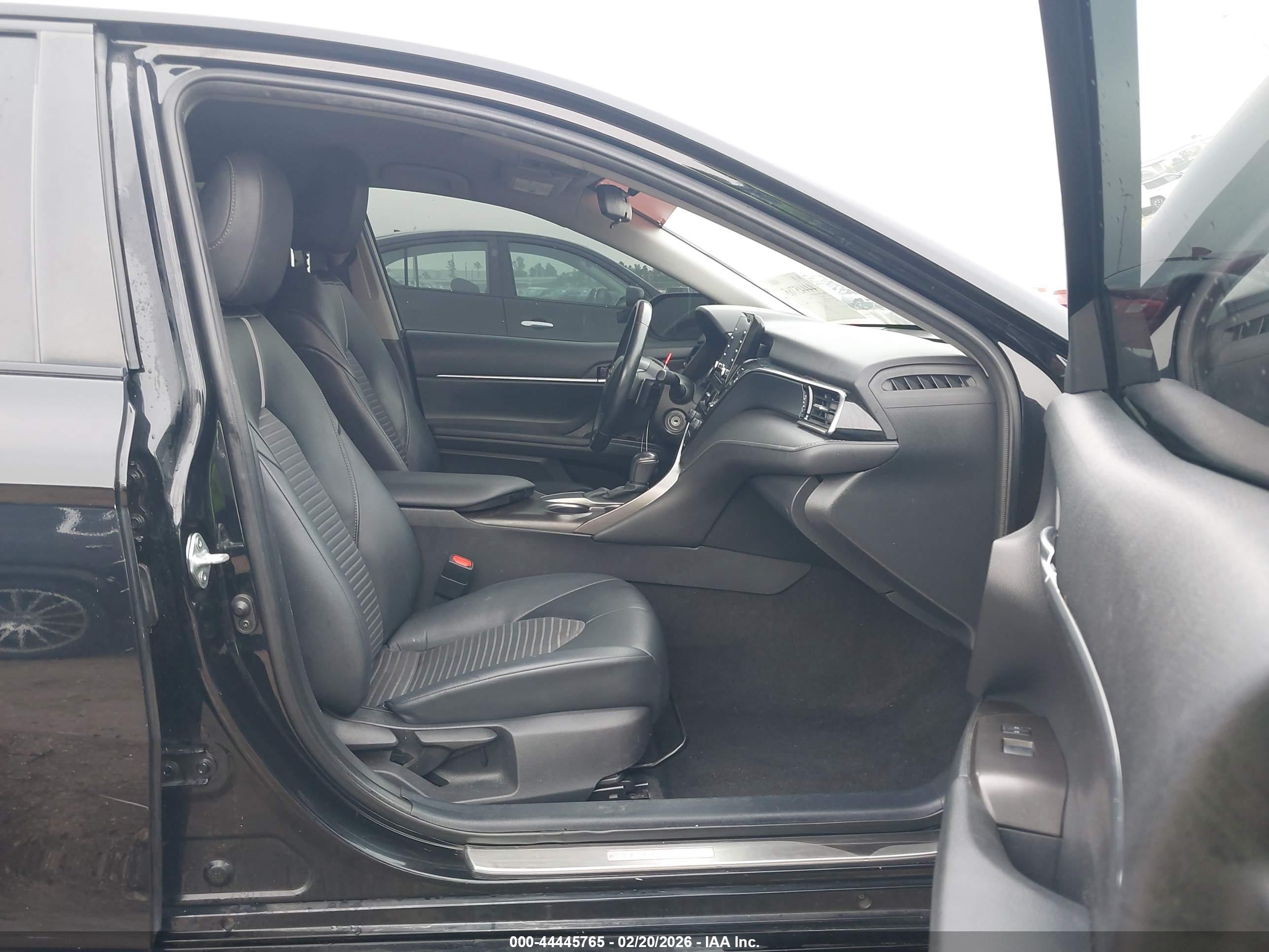 TOYOTA CAMRY image 5