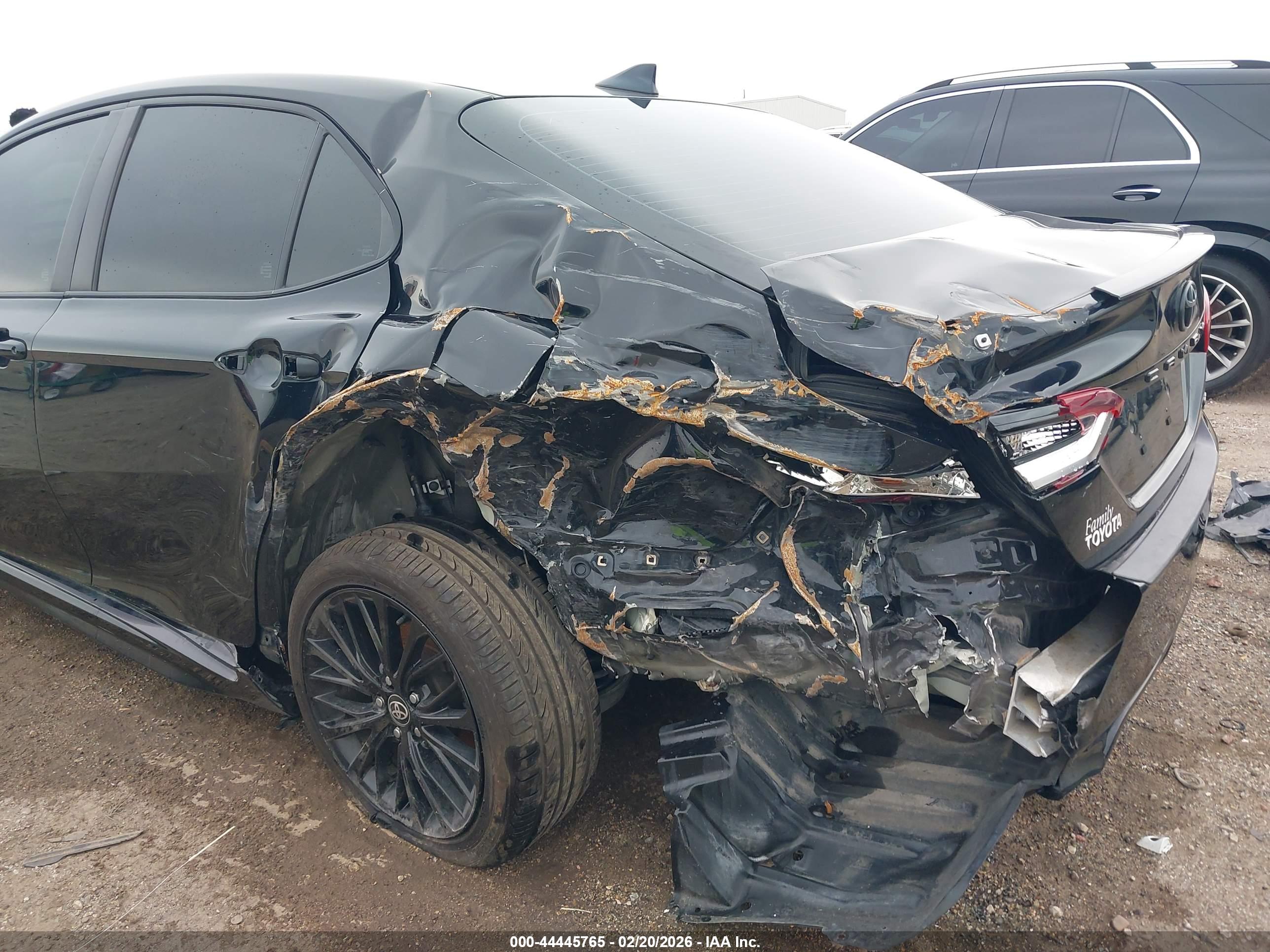 TOYOTA CAMRY image 6