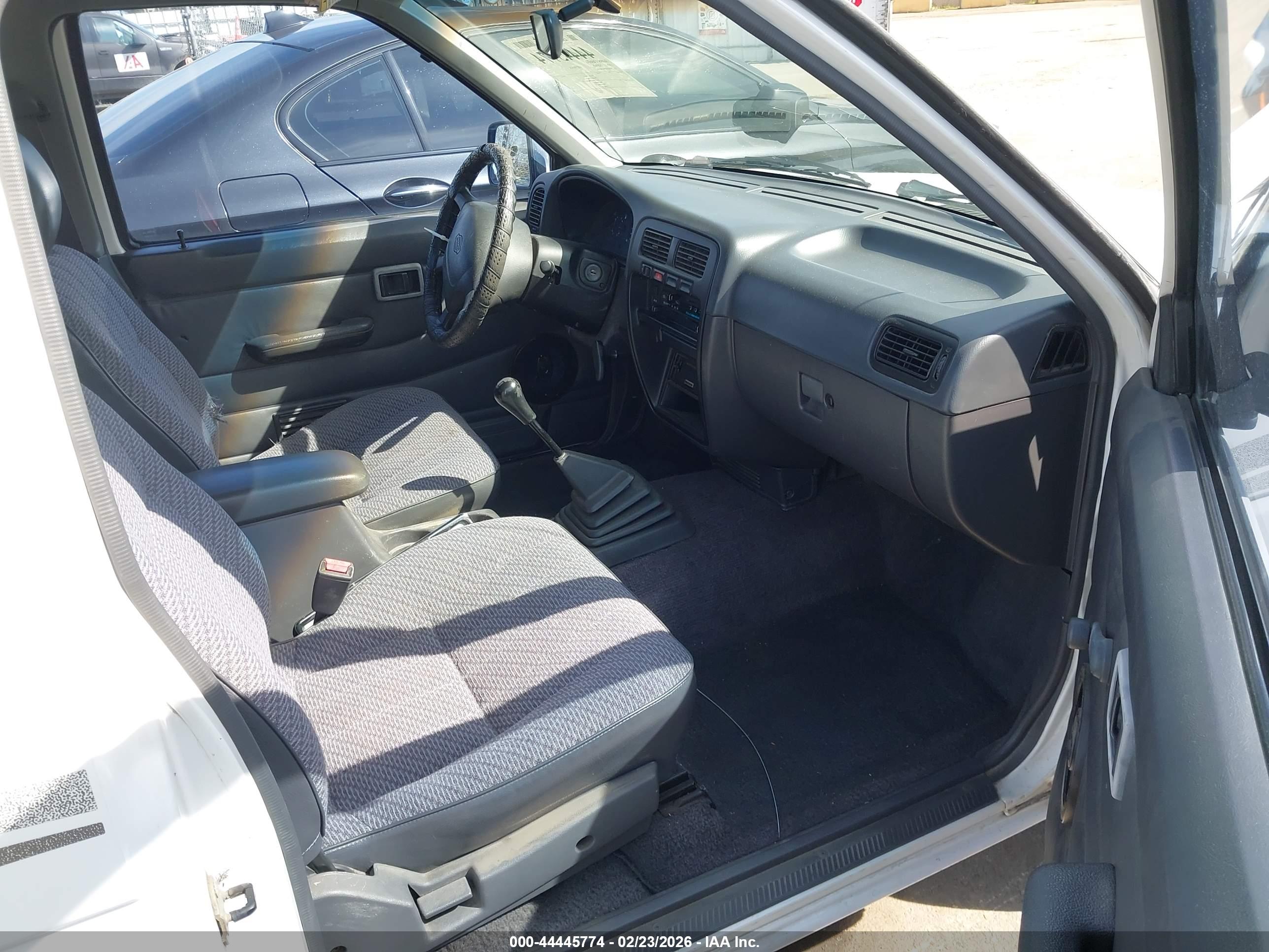 NISSAN 4X2 image 5