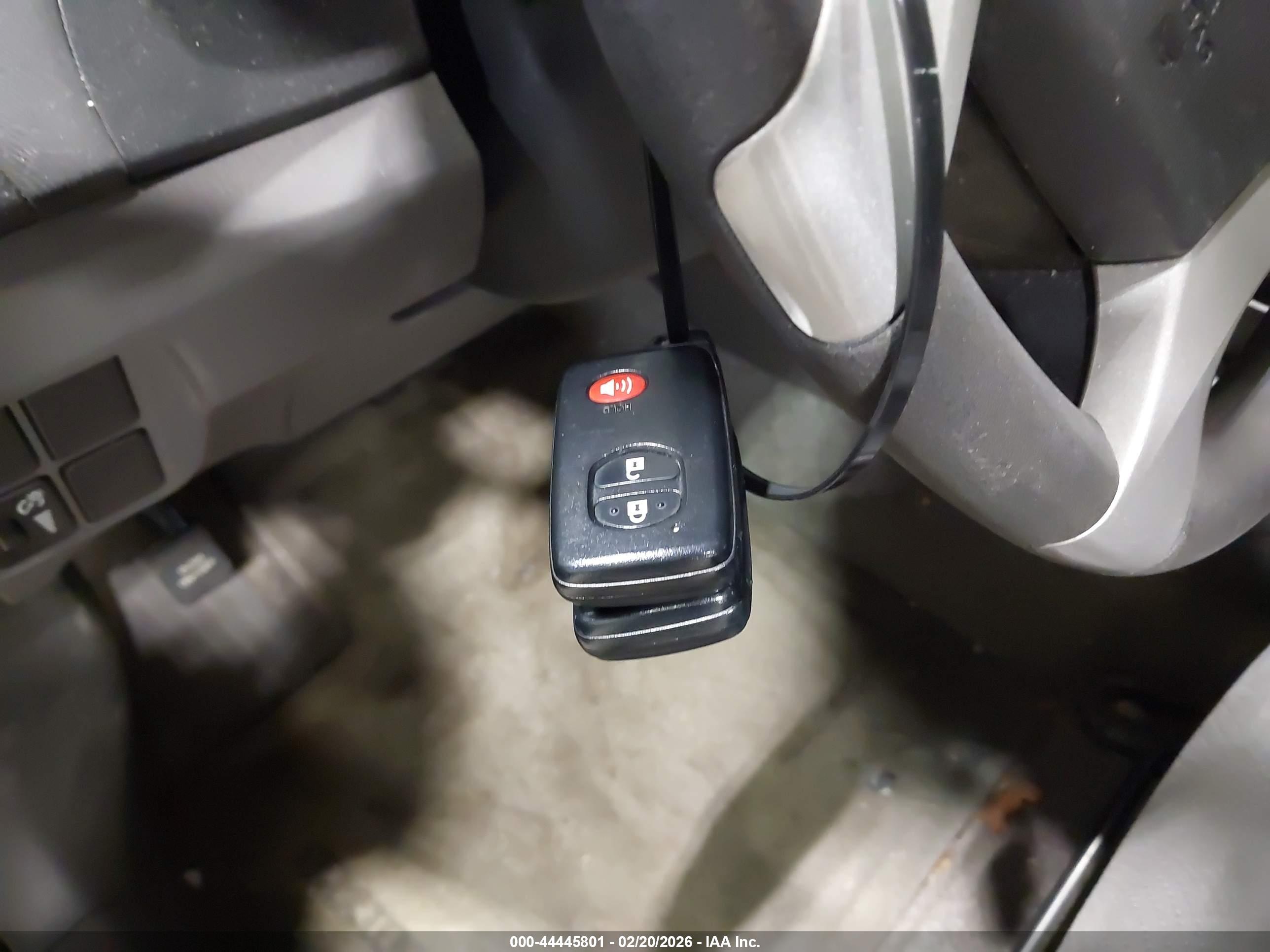TOYOTA PRIUS image 11