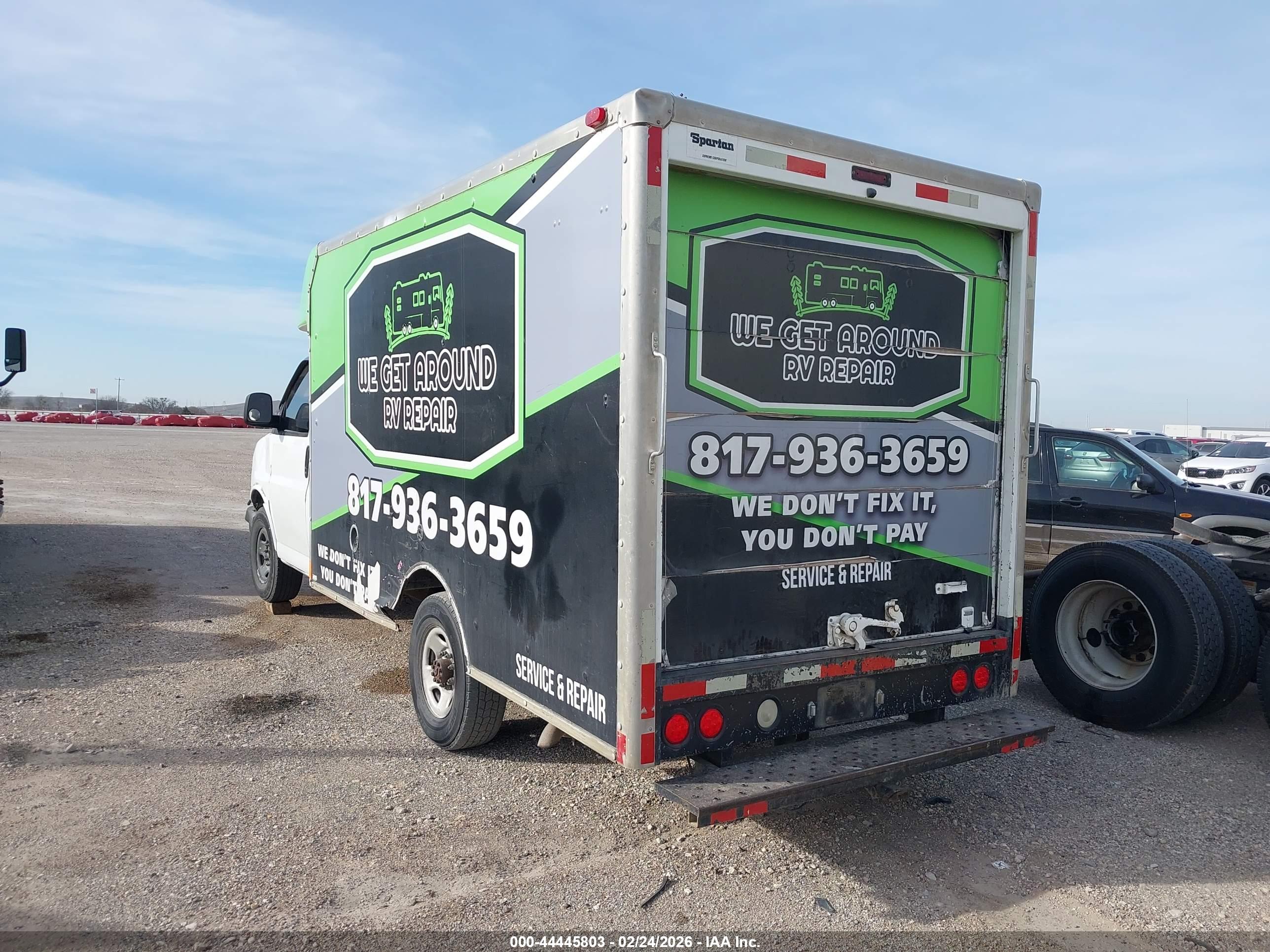 CHEVROLET EXPRESS image 3
