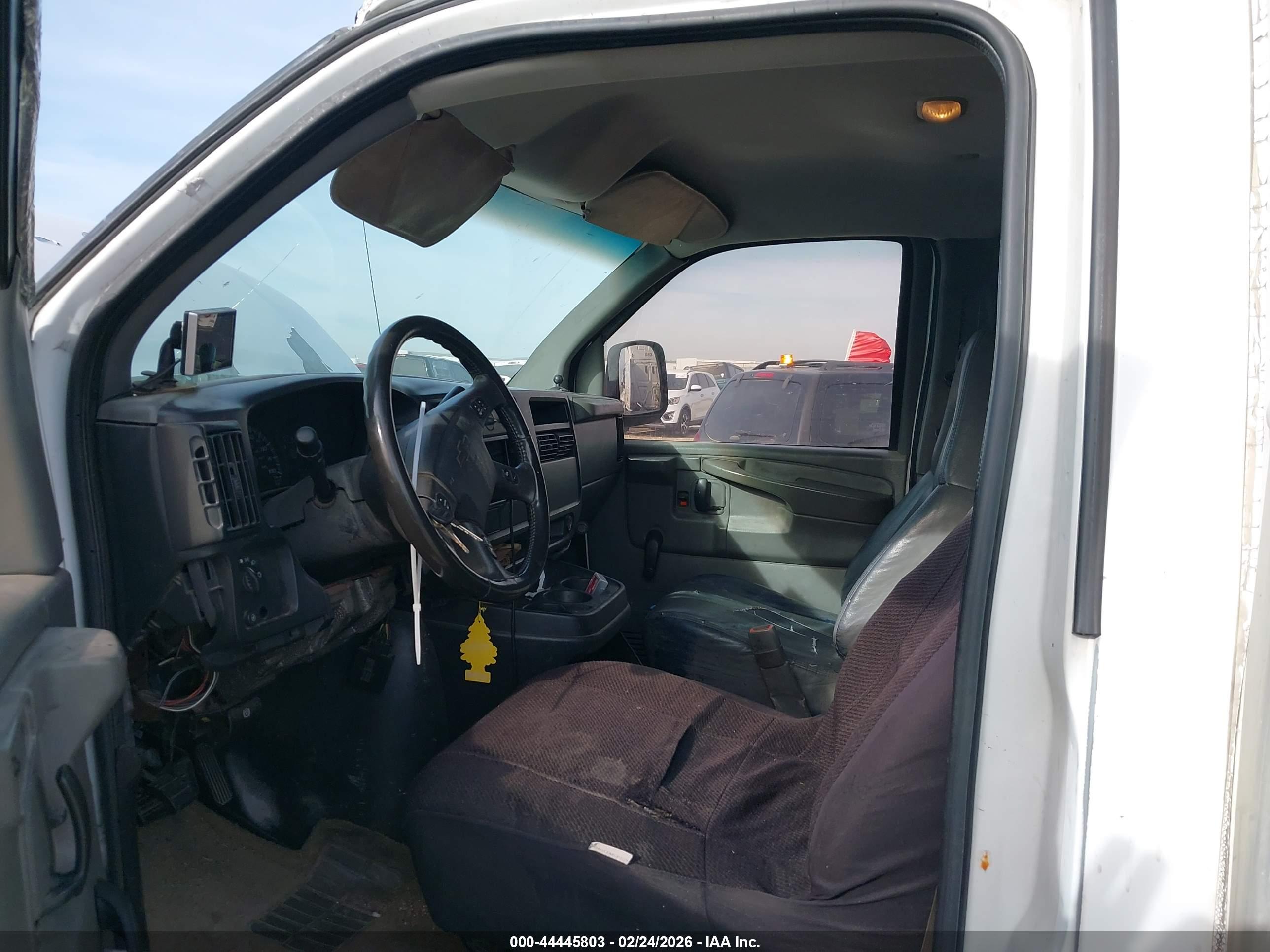 CHEVROLET EXPRESS image 7