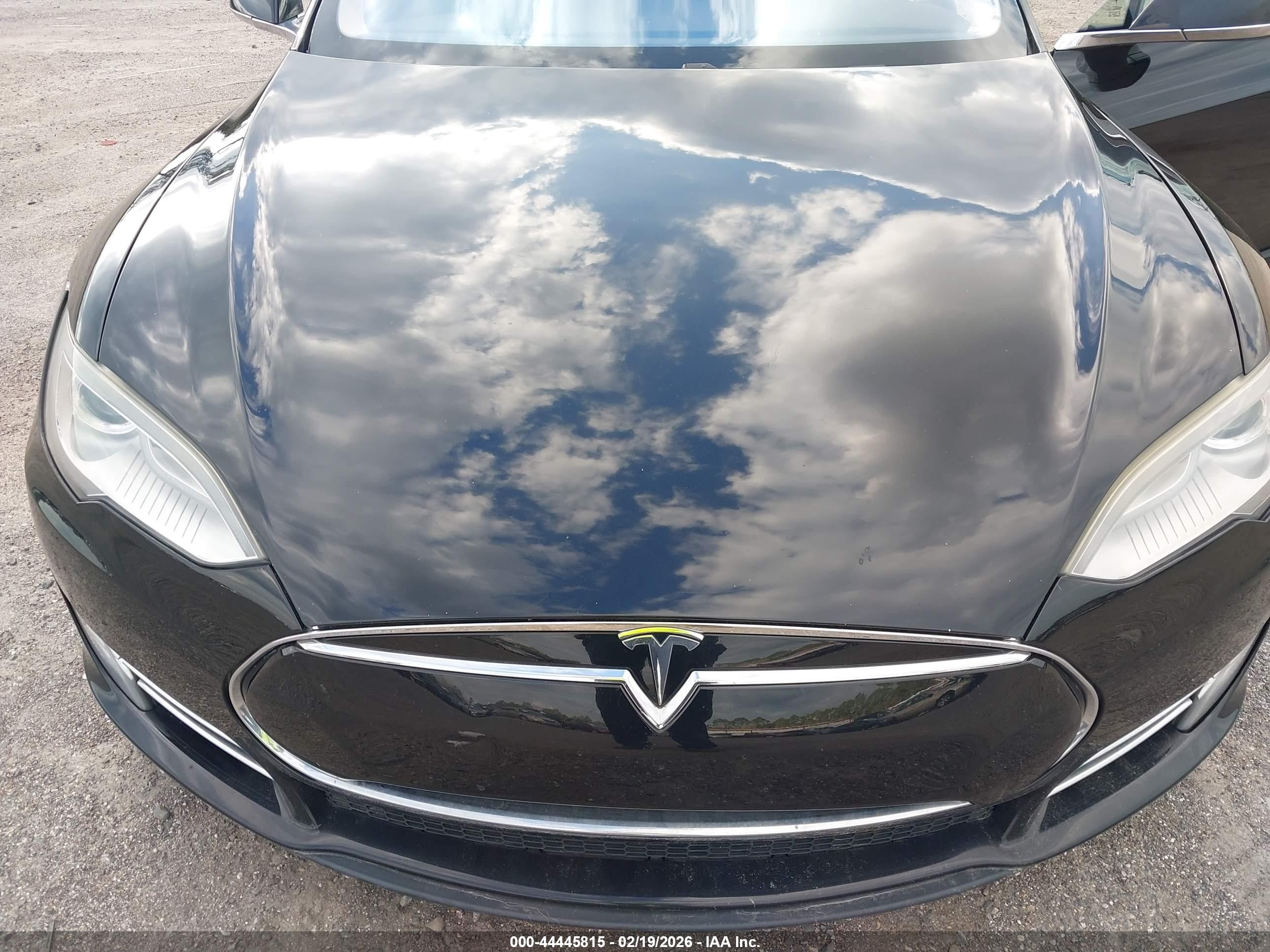 TESLA MODEL image 10