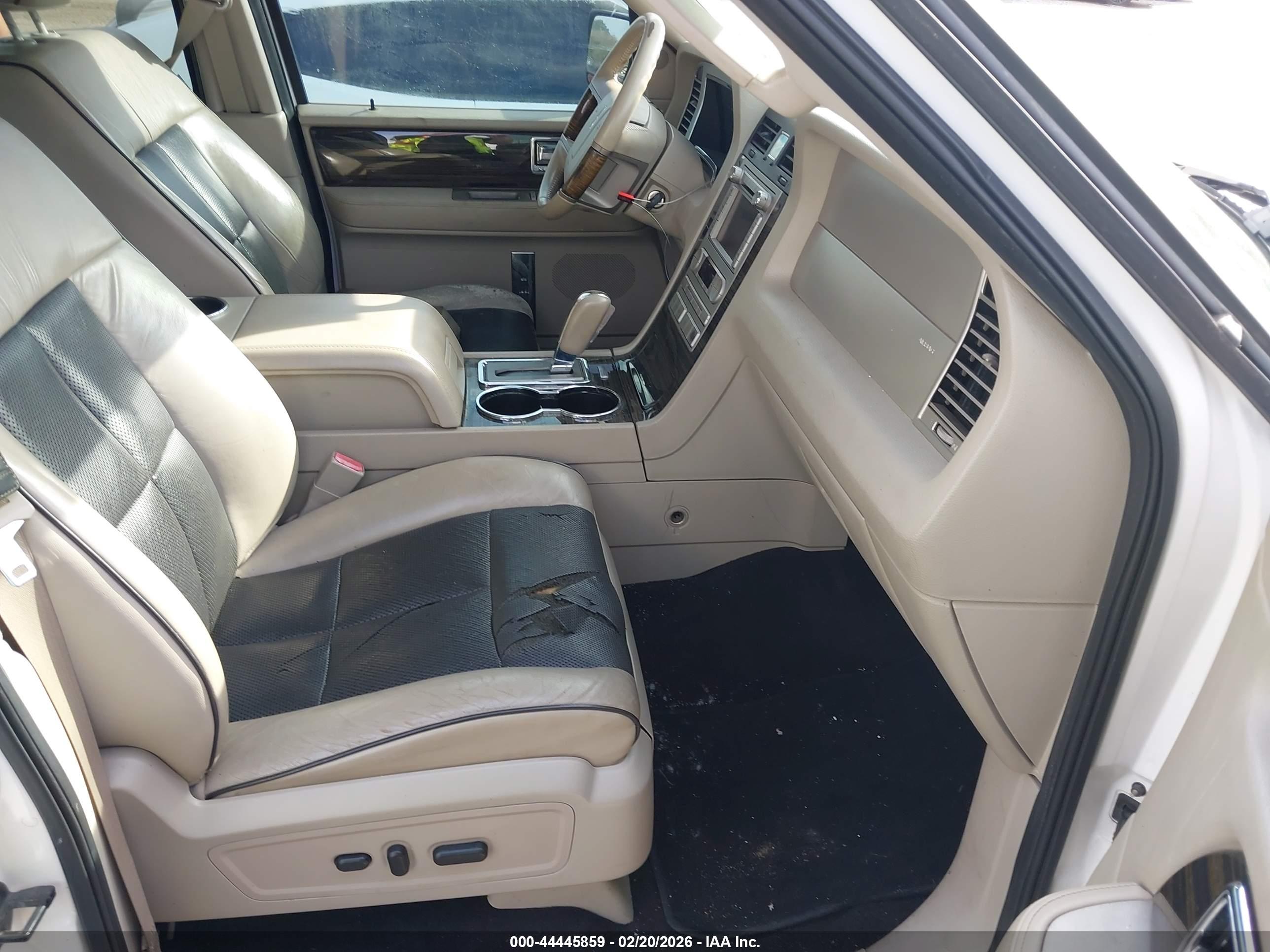 LINCOLN NAVIGATOR image 5