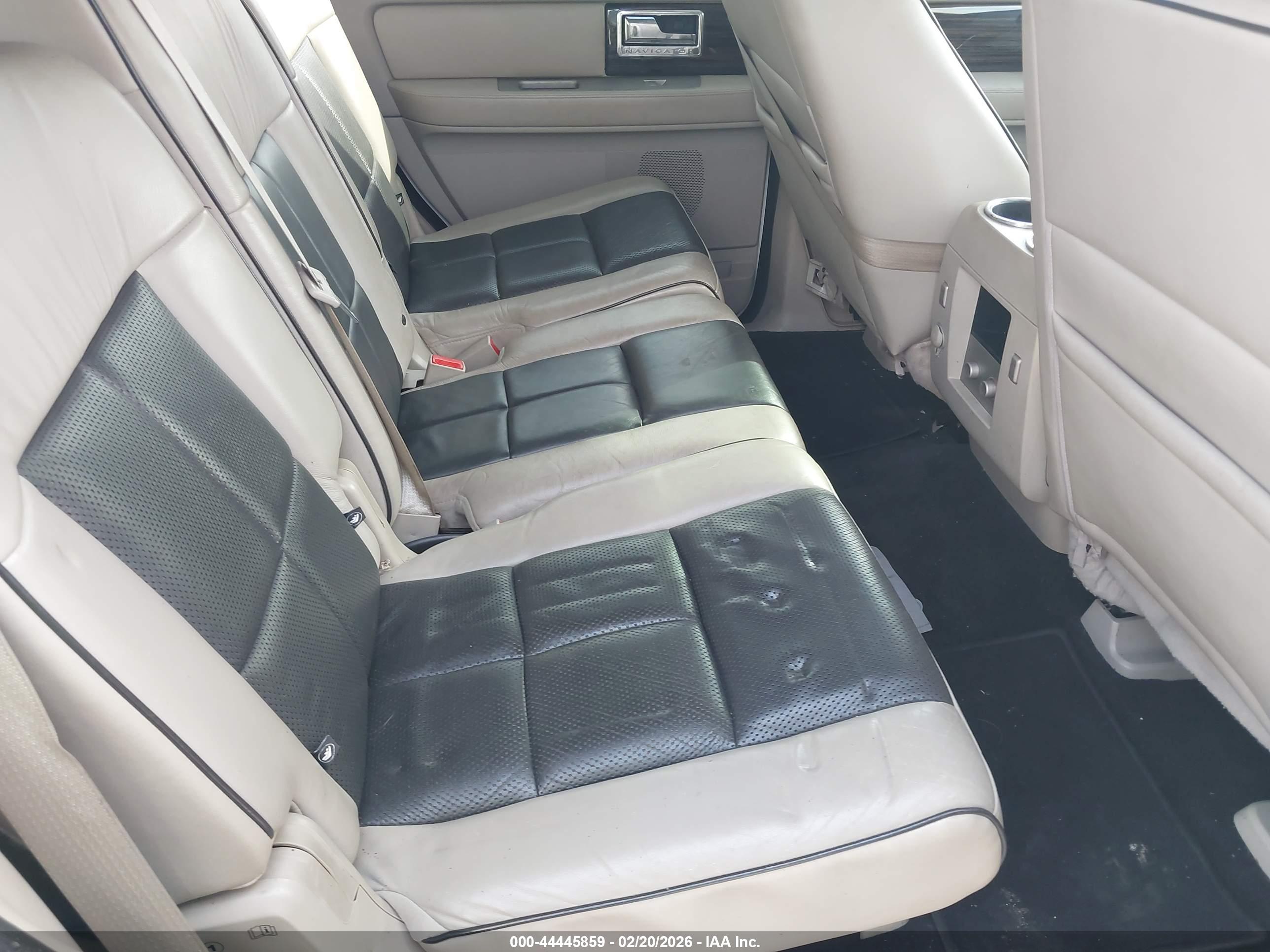 LINCOLN NAVIGATOR image 8