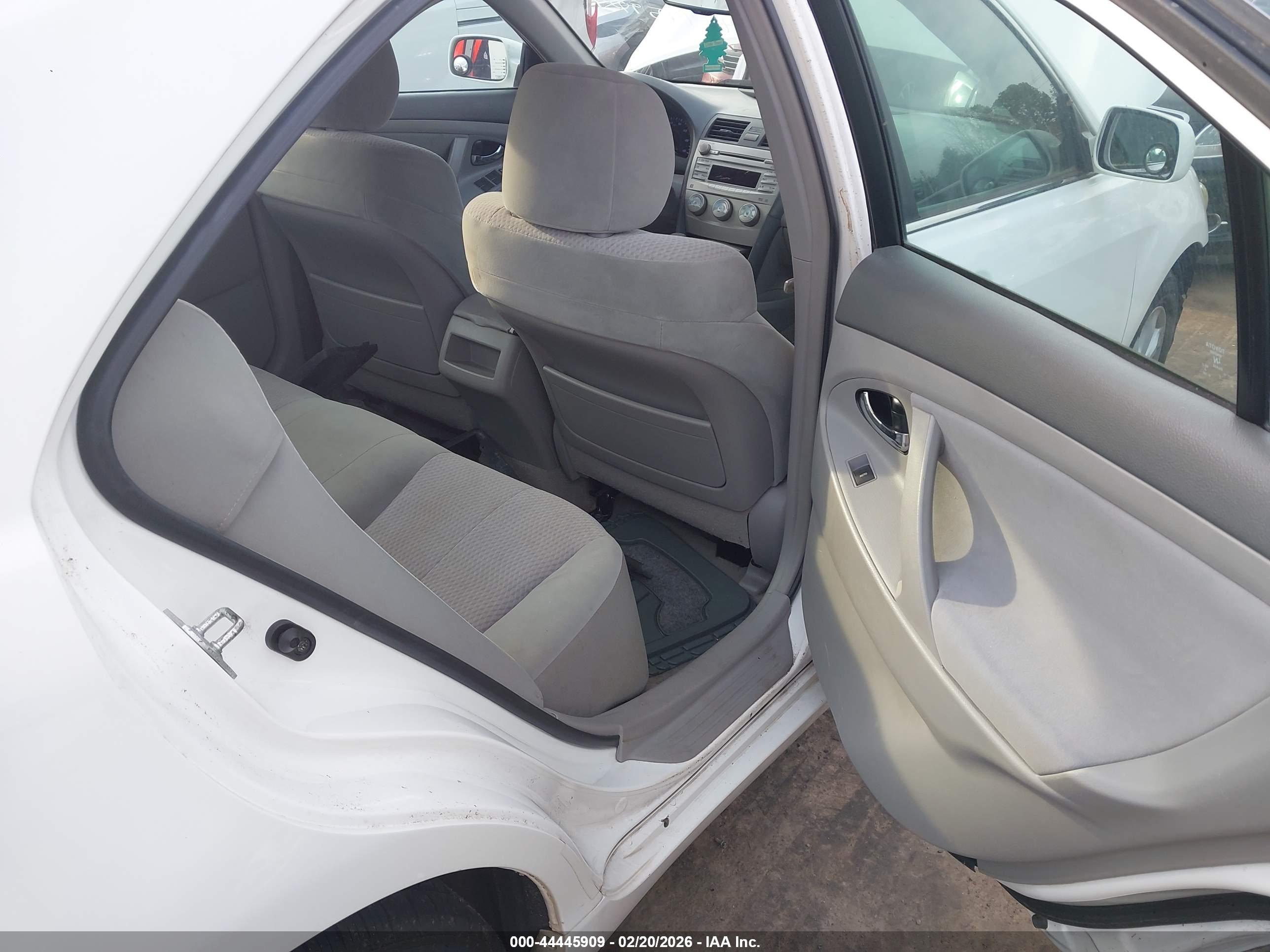 TOYOTA CAMRY image 8