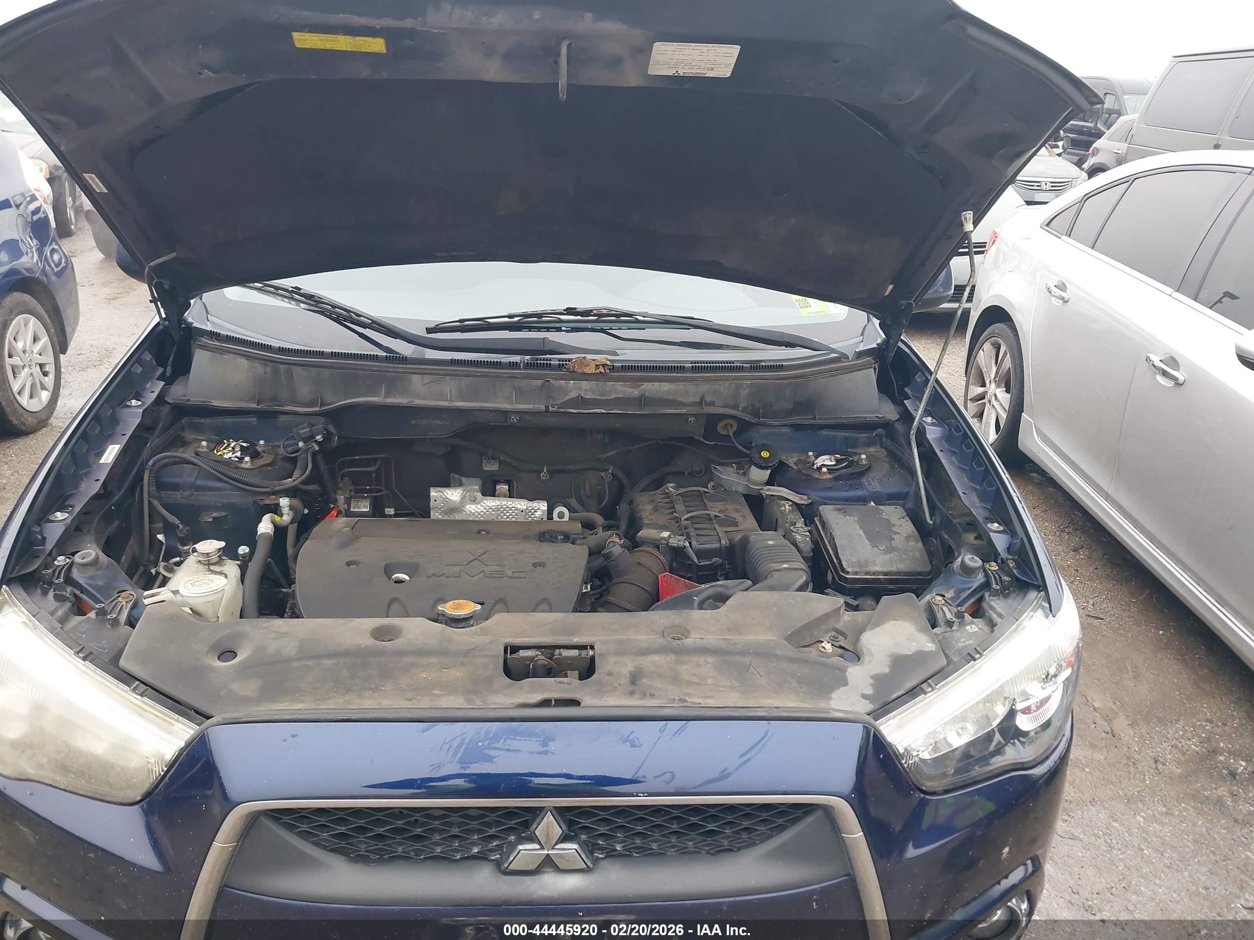 MITSUBISHI OUTLANDER image 10