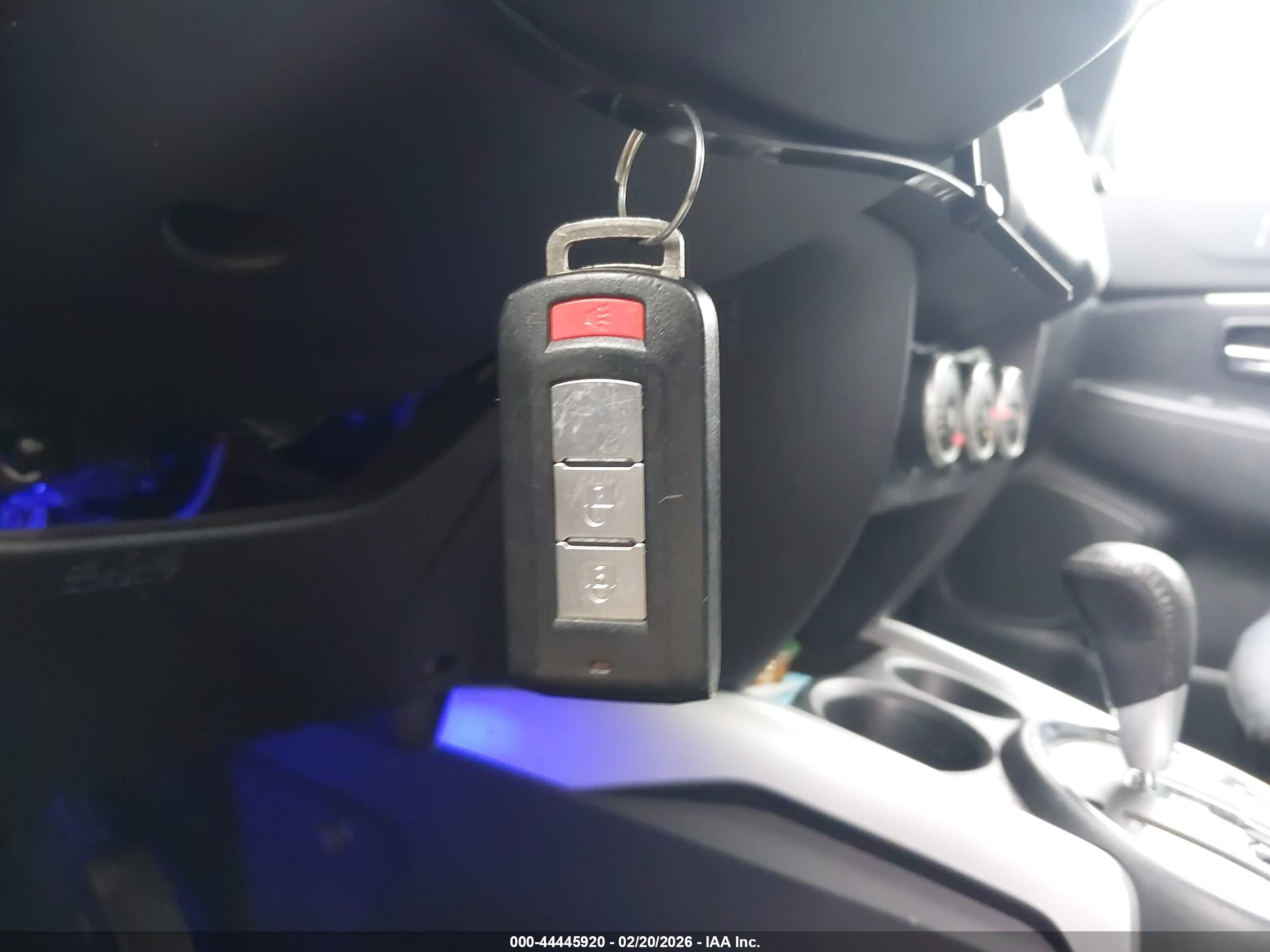 MITSUBISHI OUTLANDER image 11