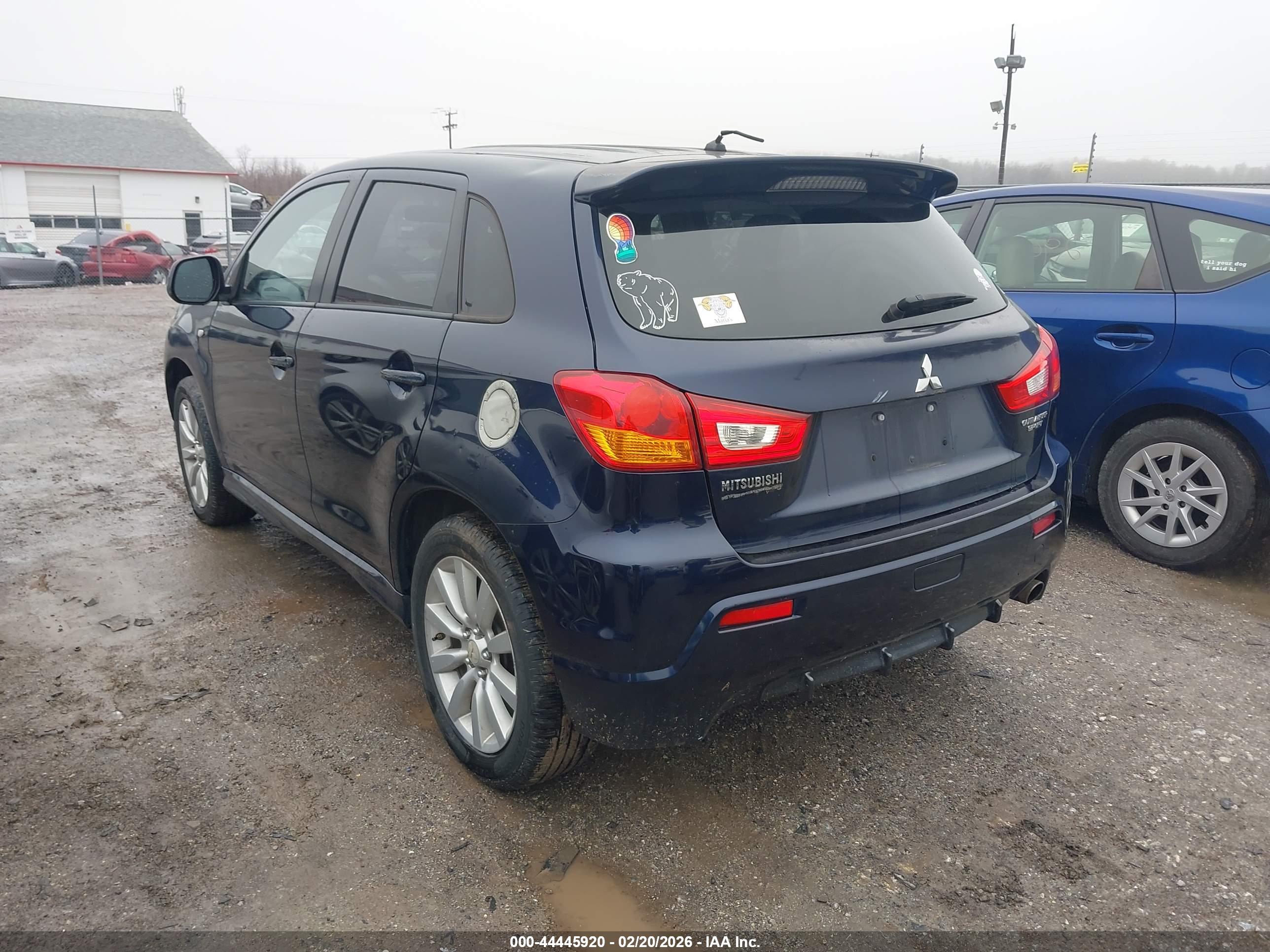 MITSUBISHI OUTLANDER image 3