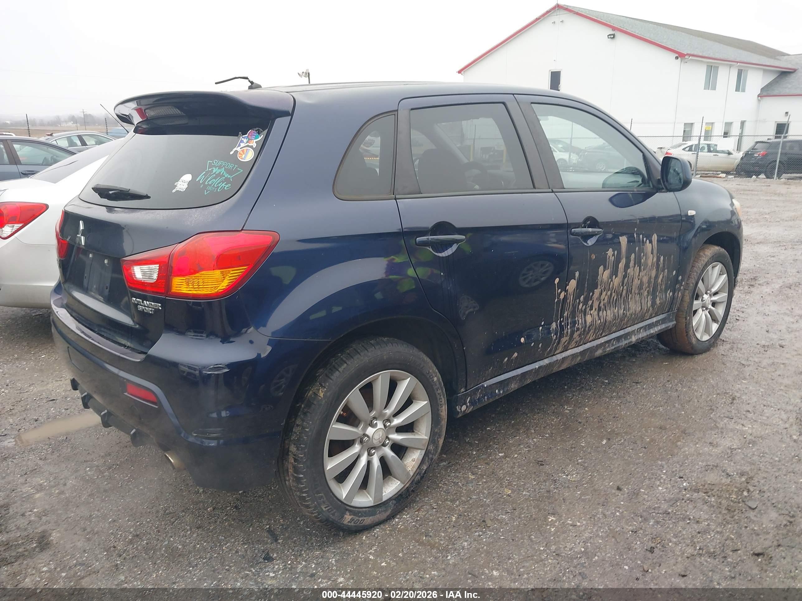 MITSUBISHI OUTLANDER image 4