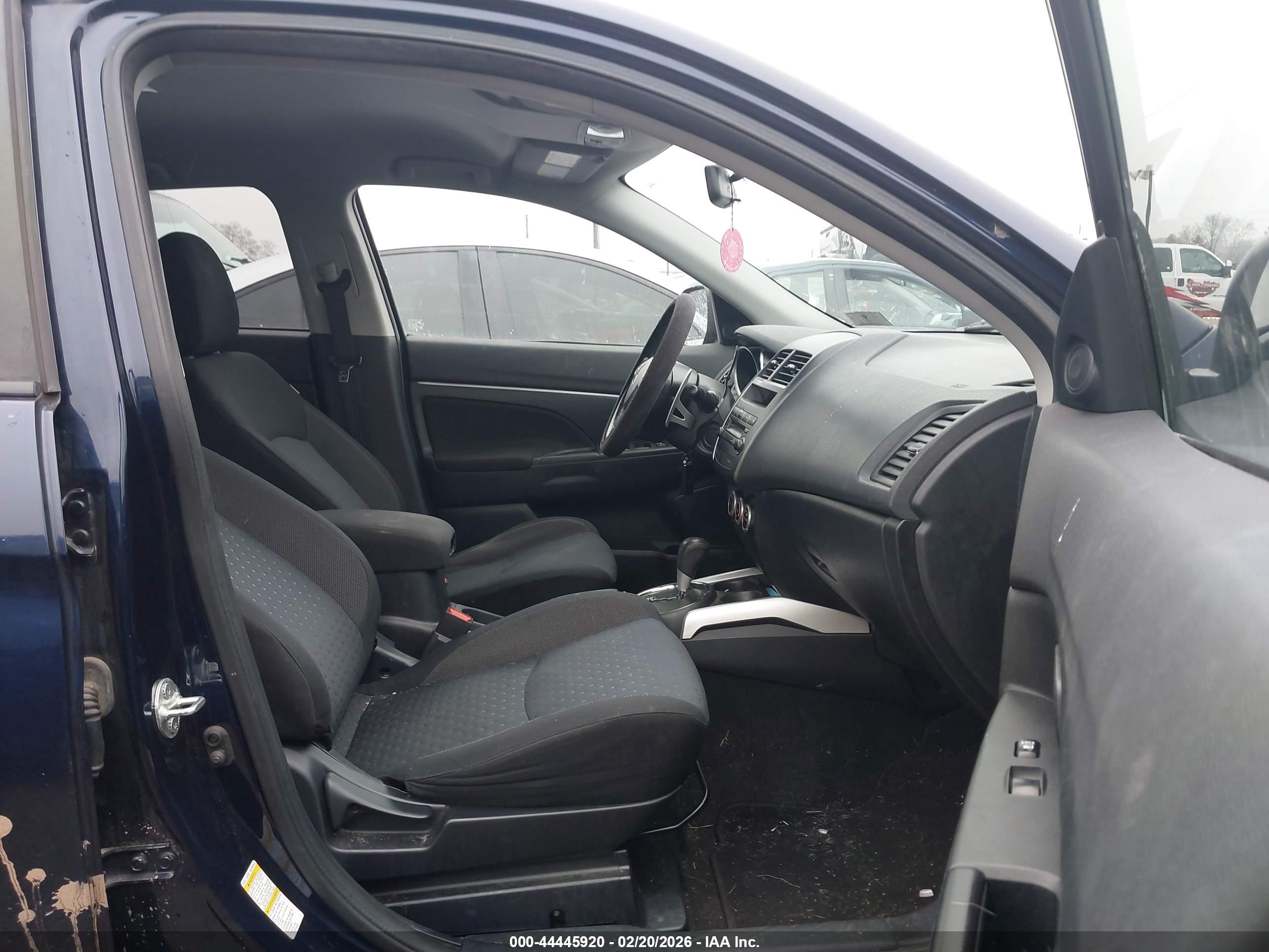 MITSUBISHI OUTLANDER image 5
