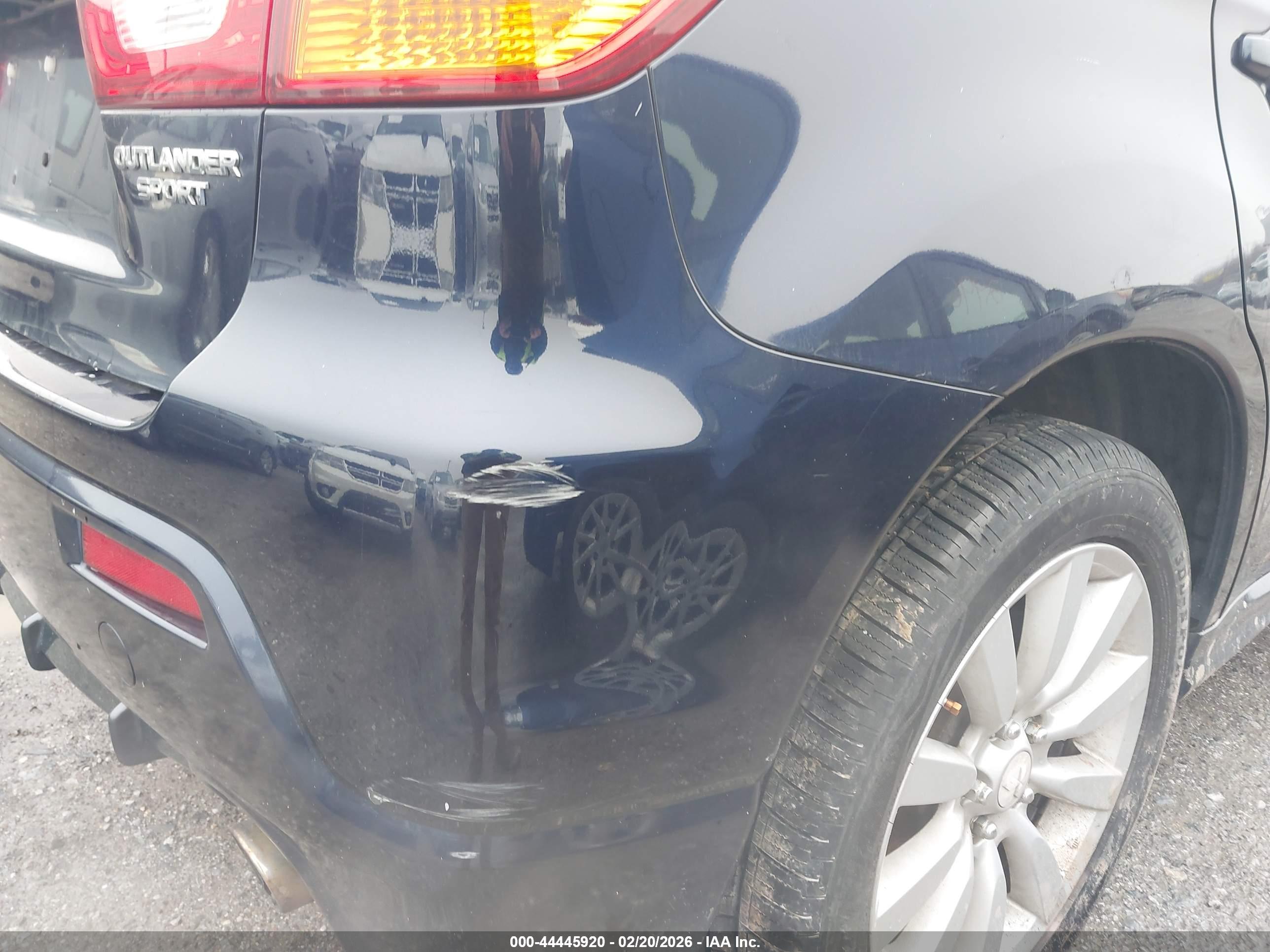 MITSUBISHI OUTLANDER image 6