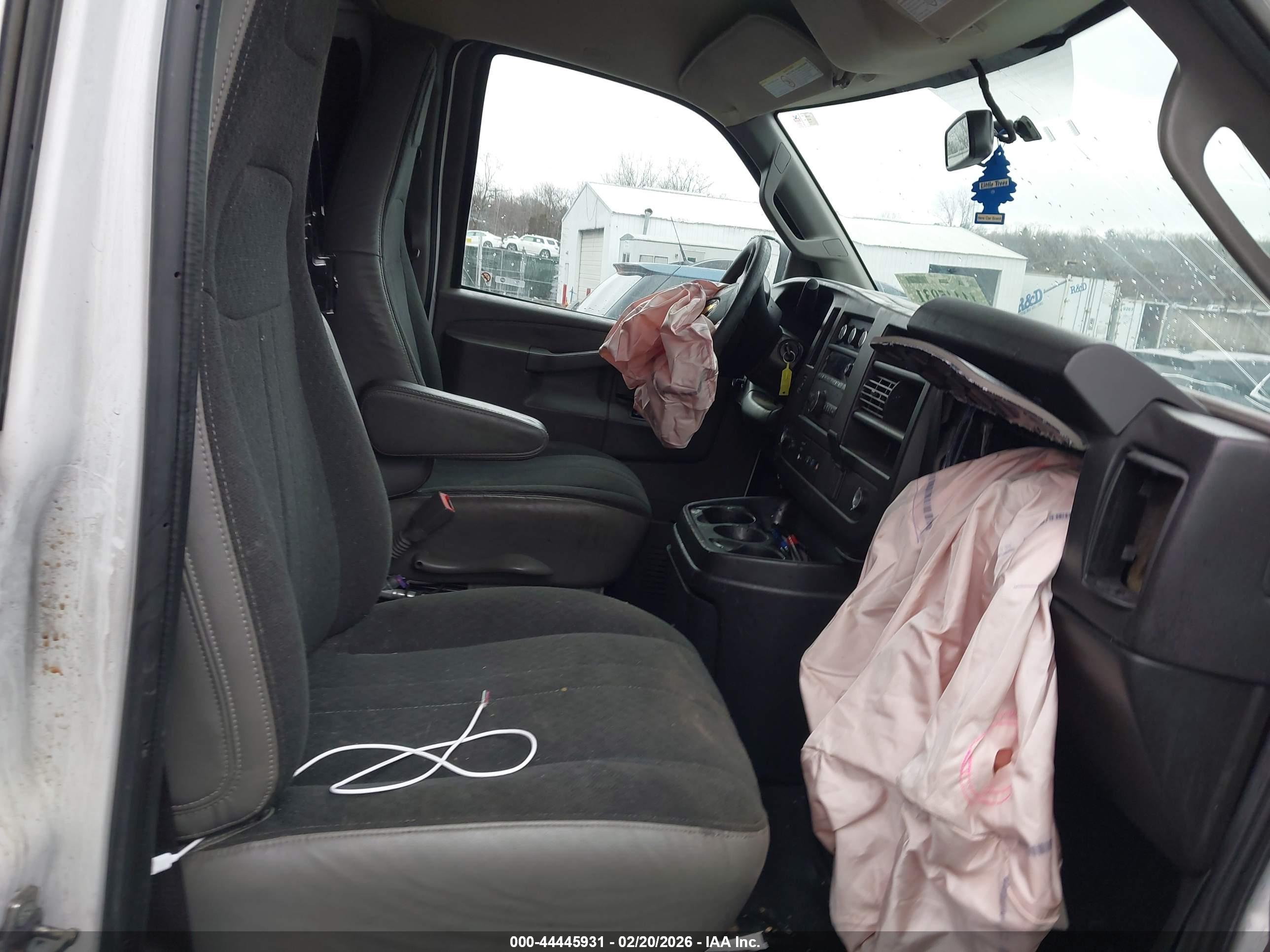 CHEVROLET EXPRESS image 5