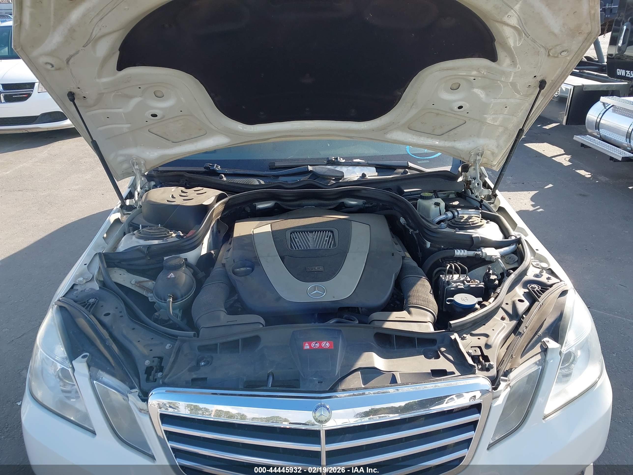 MERCEDES-BENZ E image 10