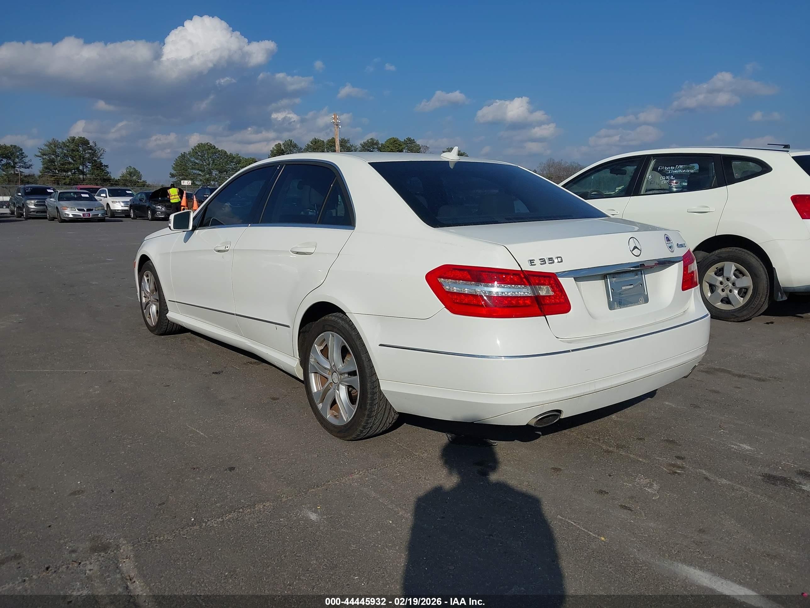 MERCEDES-BENZ E image 3