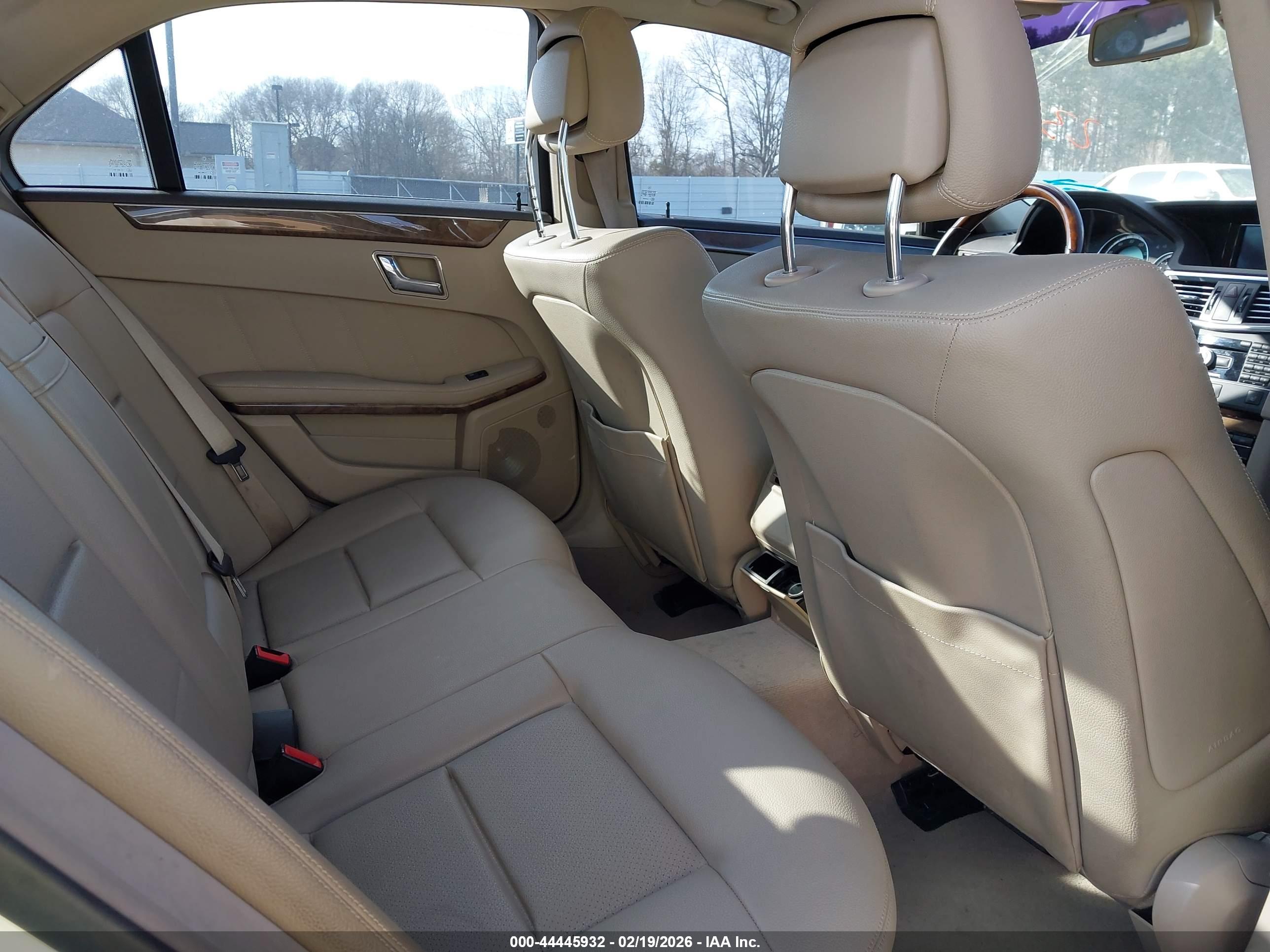 MERCEDES-BENZ E image 8