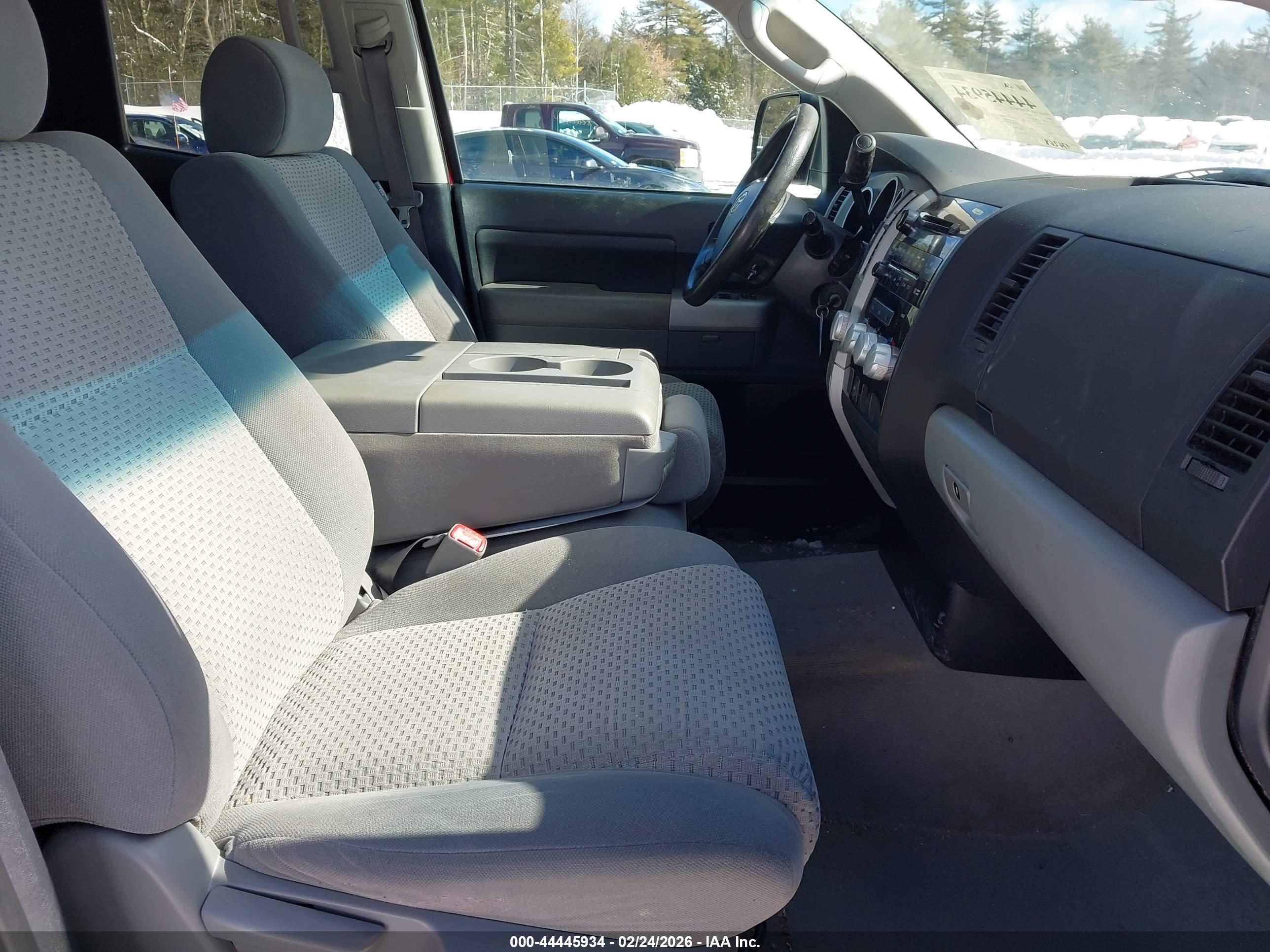 TOYOTA TUNDRA image 5