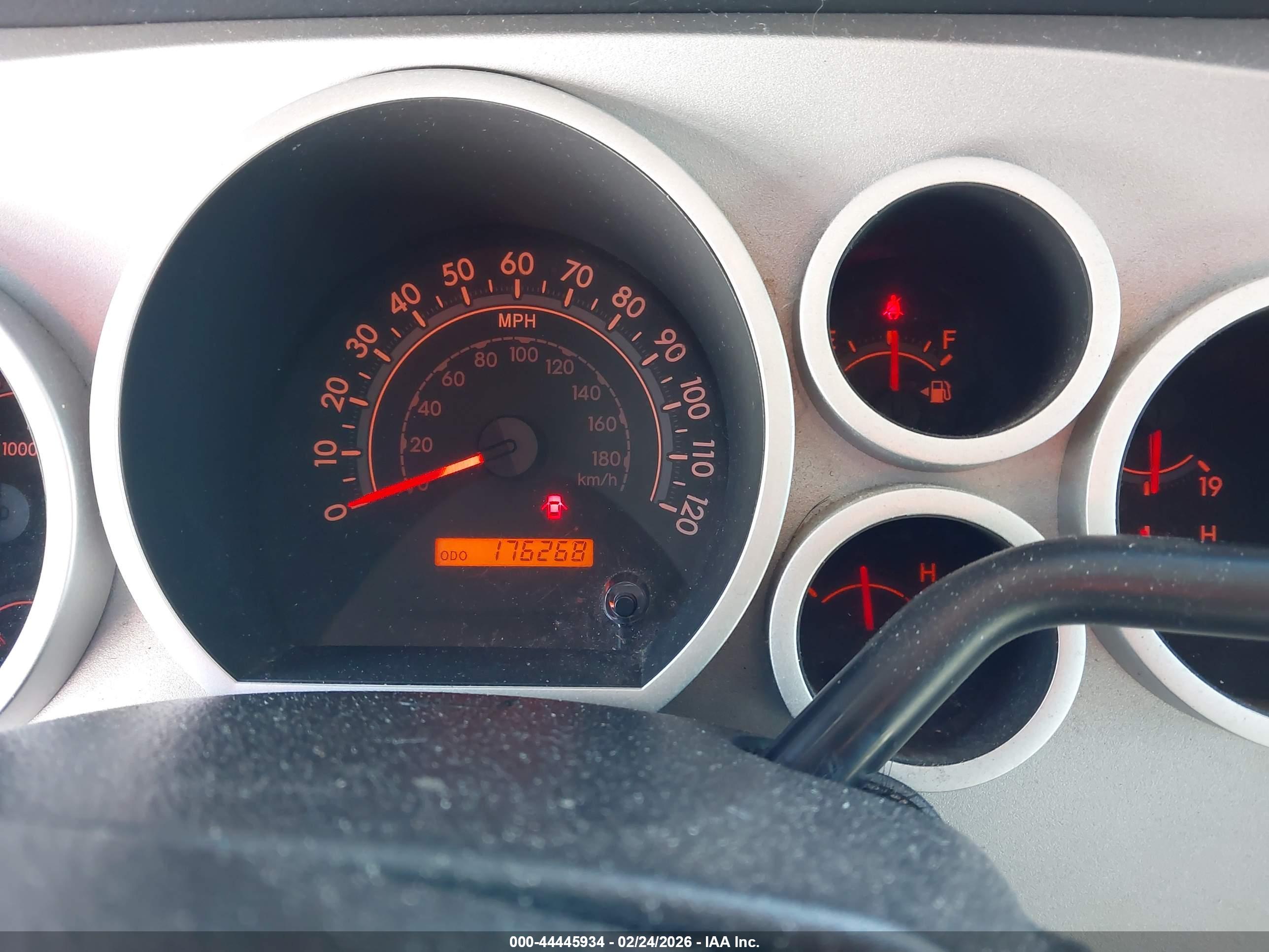 TOYOTA TUNDRA image 7