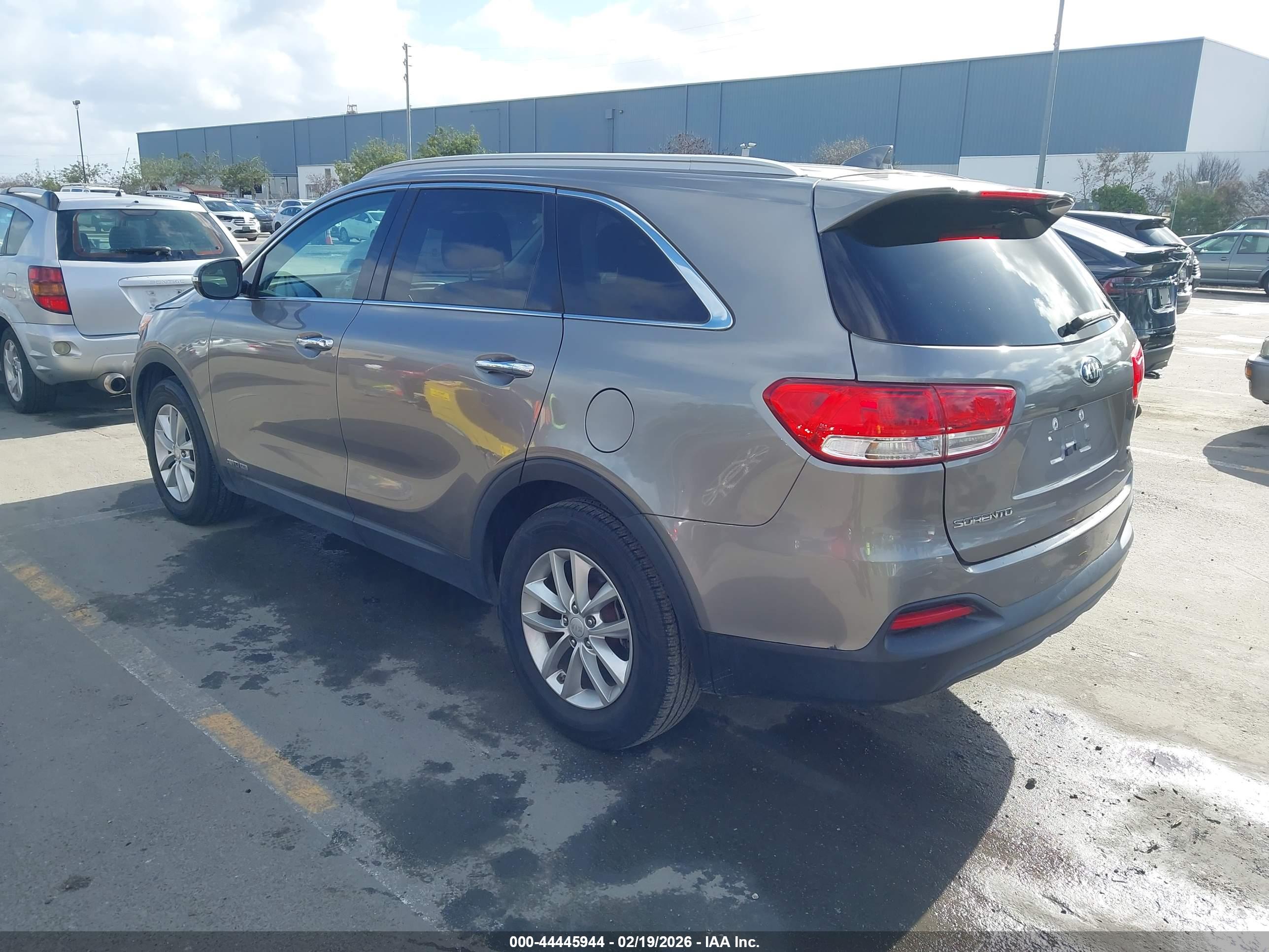 KIA SORENTO image 3