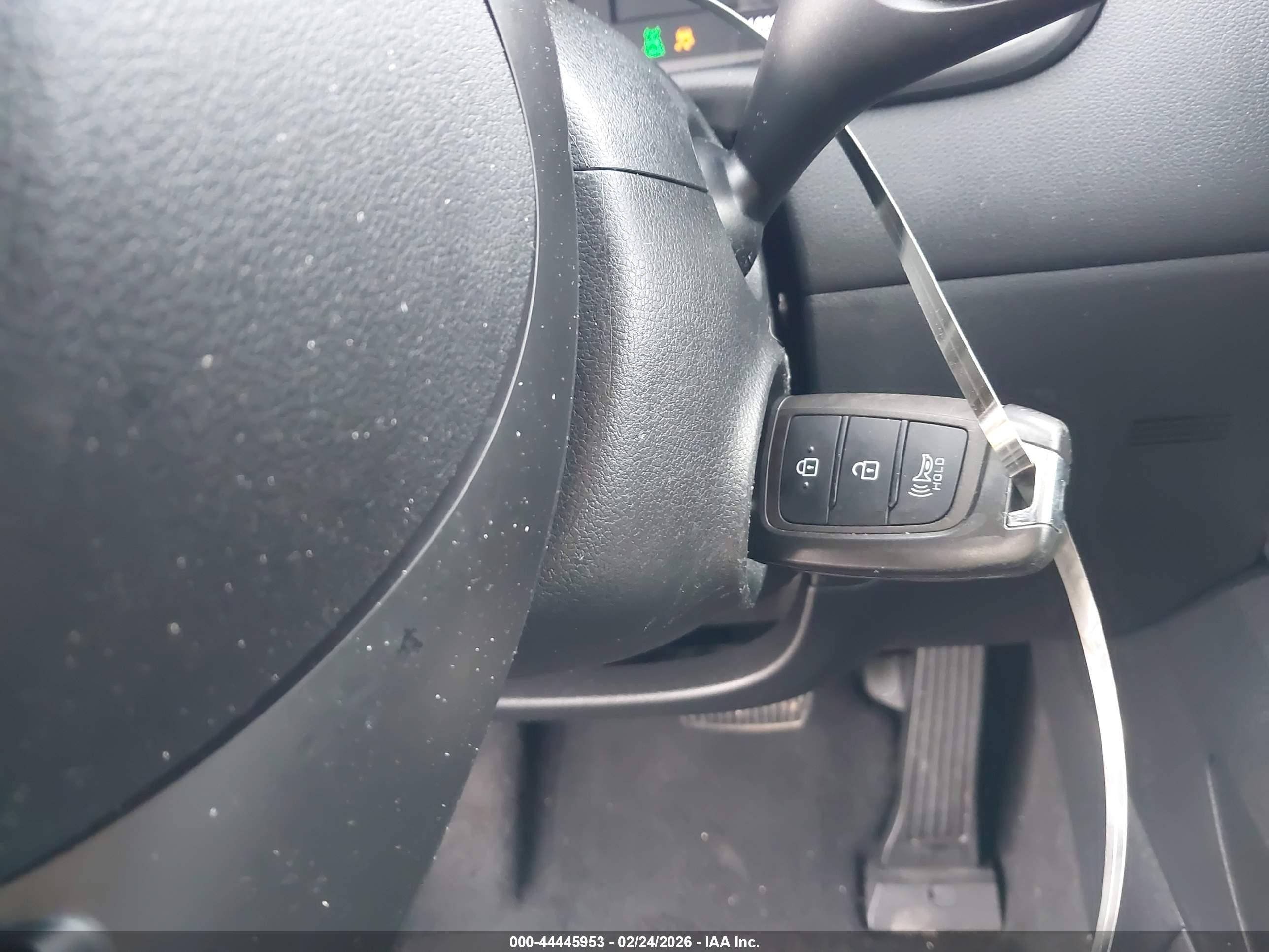 HYUNDAI TUCSON image 11
