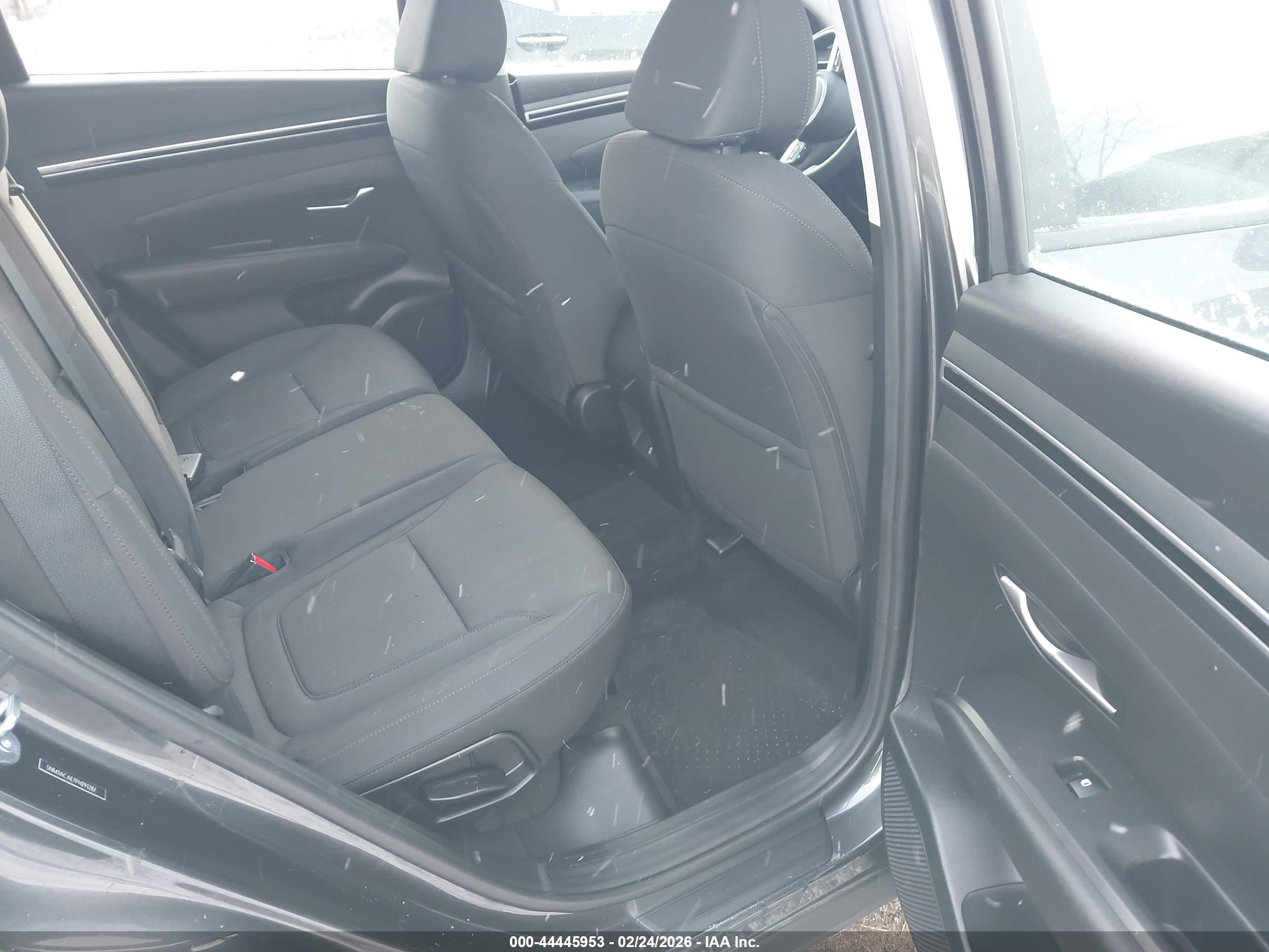 HYUNDAI TUCSON image 8