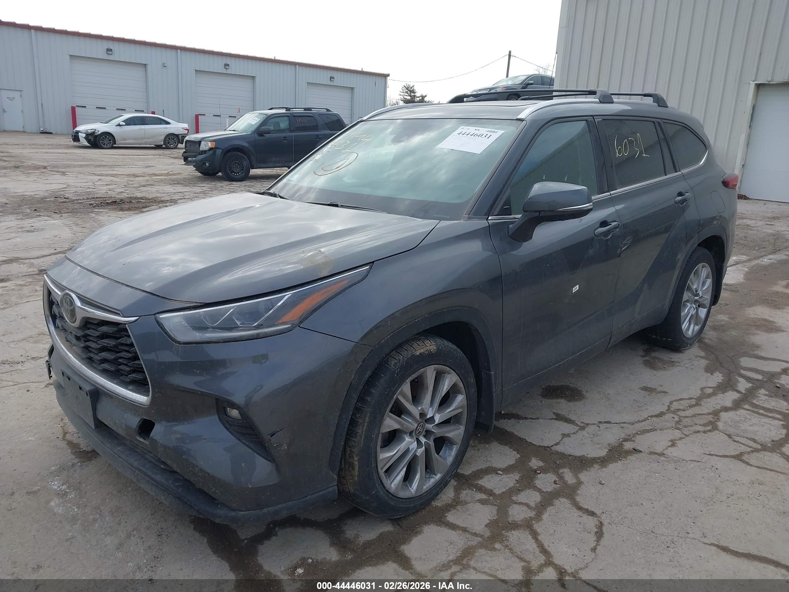 TOYOTA HIGHLANDER image 2