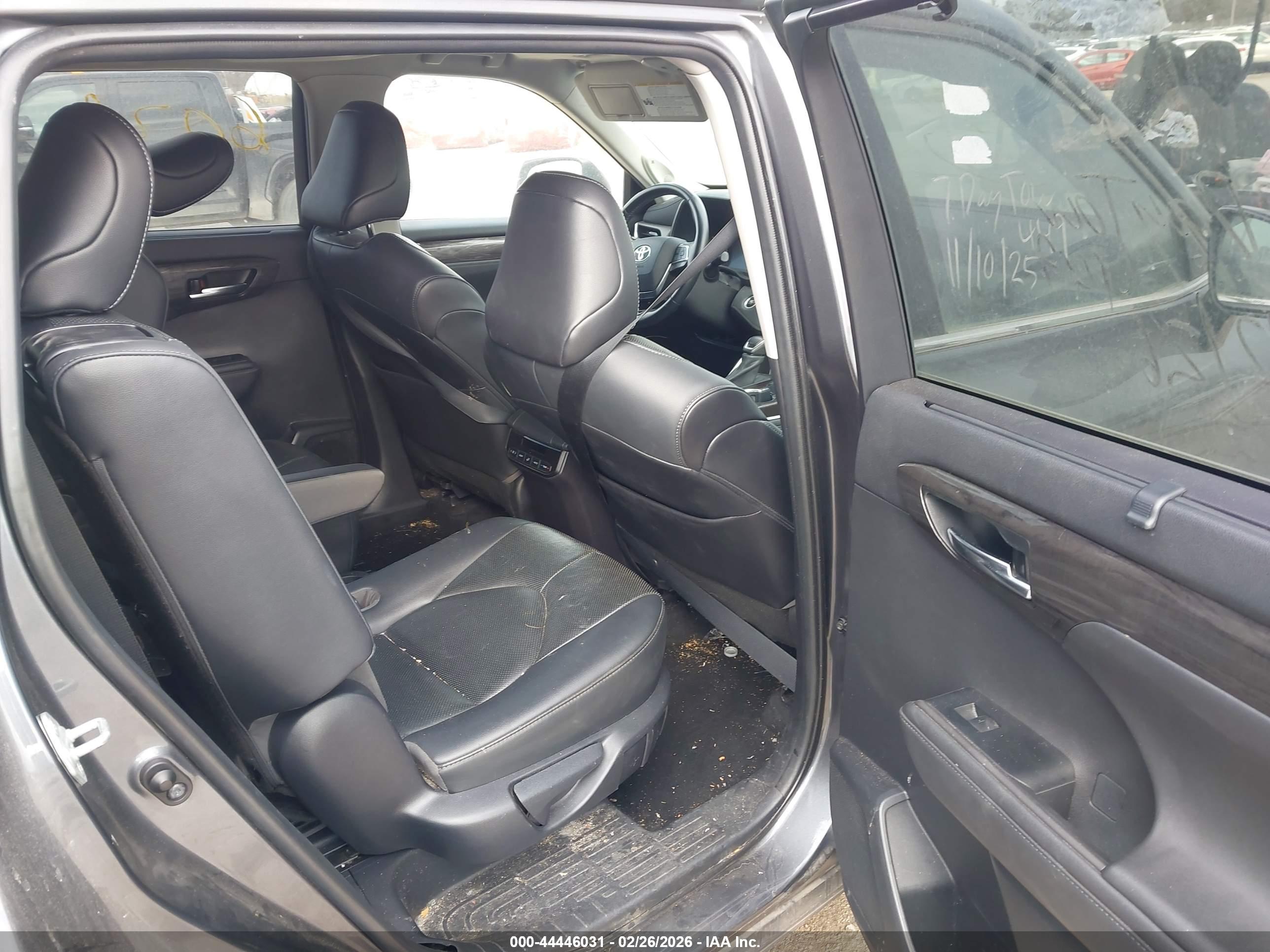 TOYOTA HIGHLANDER image 8